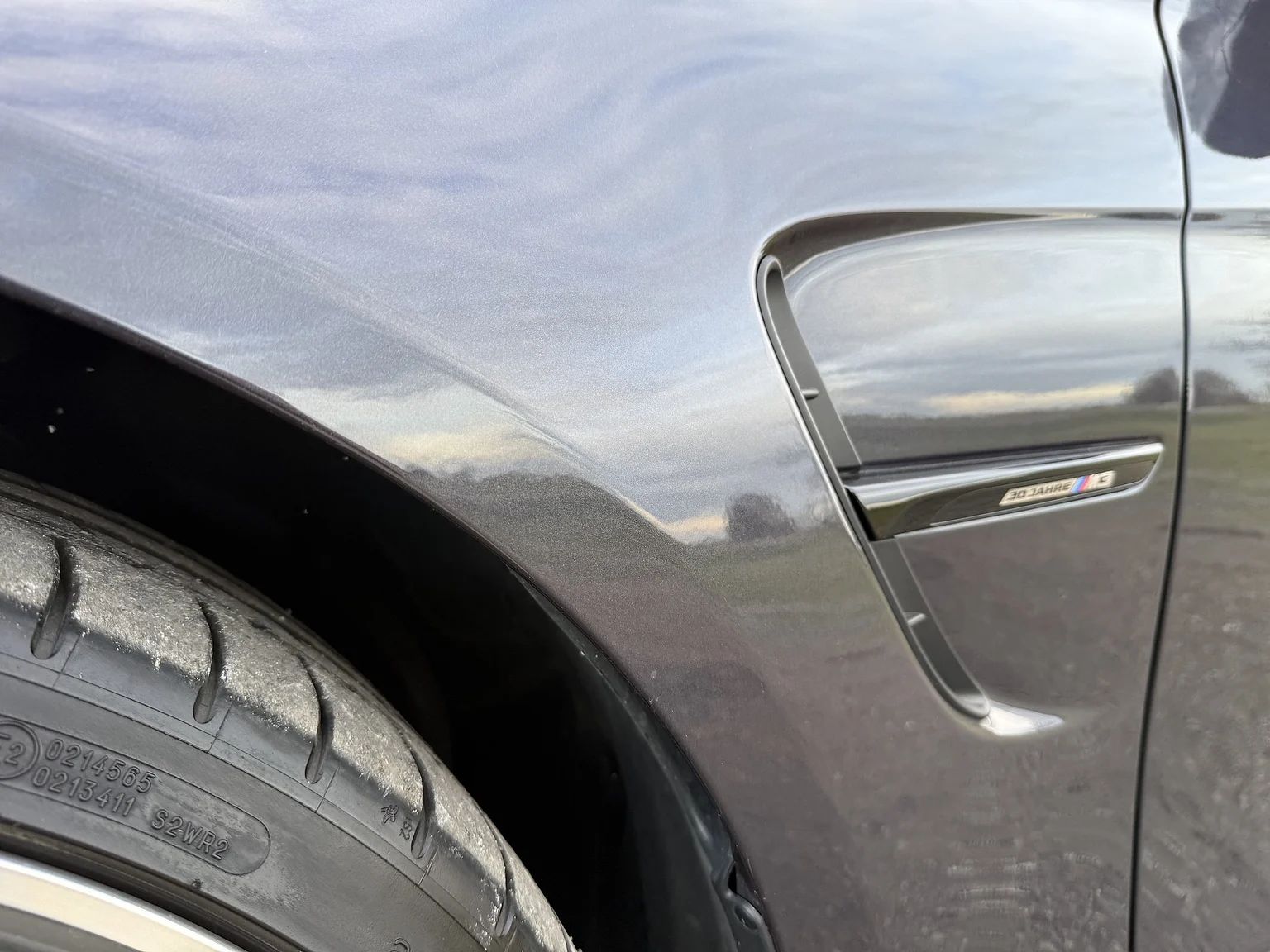 Exteriörbild på 2017 BMW M3 Competition 30 Jahre (70)