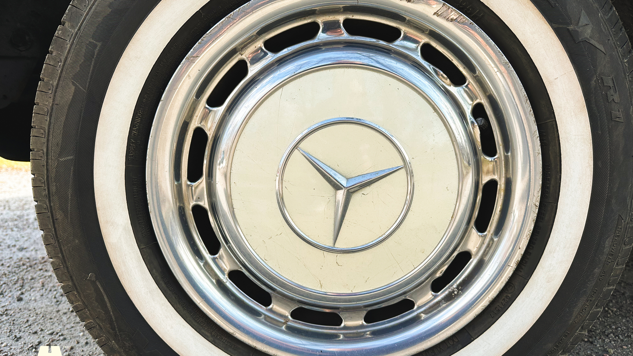 Exteriörbild på 1972 Mercedes-Benz 200