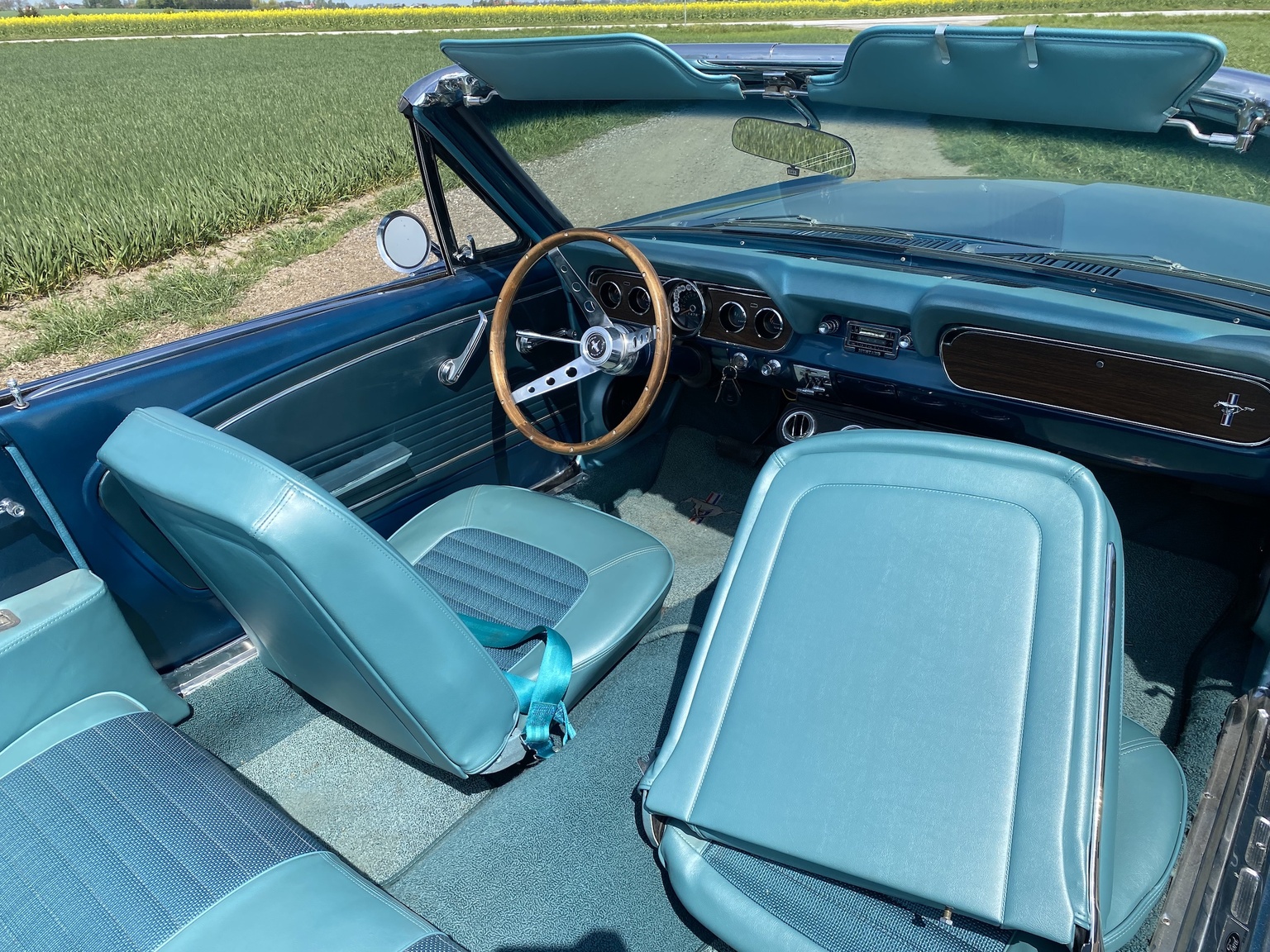 Interior image of 1966 Ford Mustang 289 Cabriolet (6)