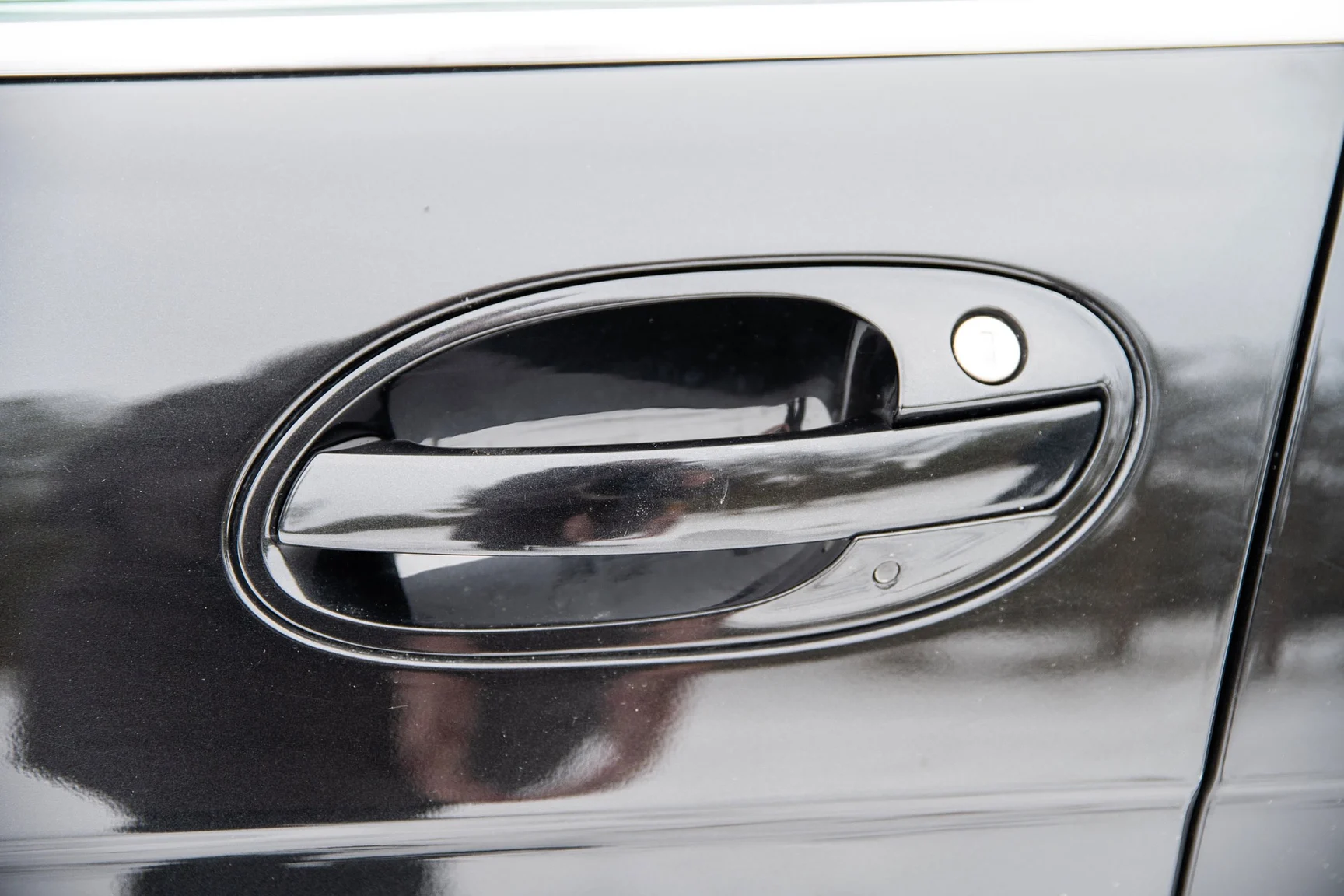 Exterior image of 2002 BMW  745 iA (39)