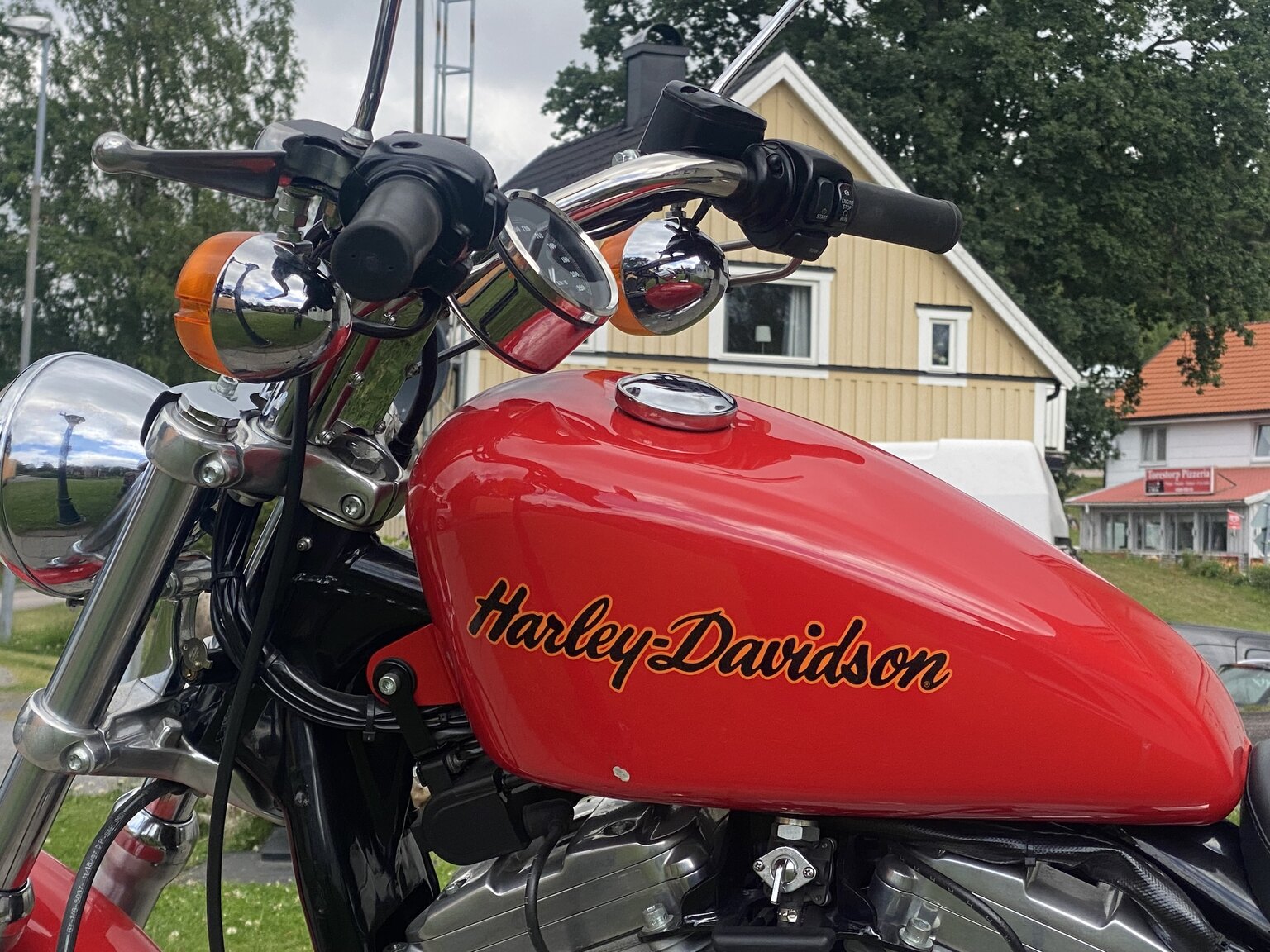 Exterior image of 1998 Harley-Davidson XL883
