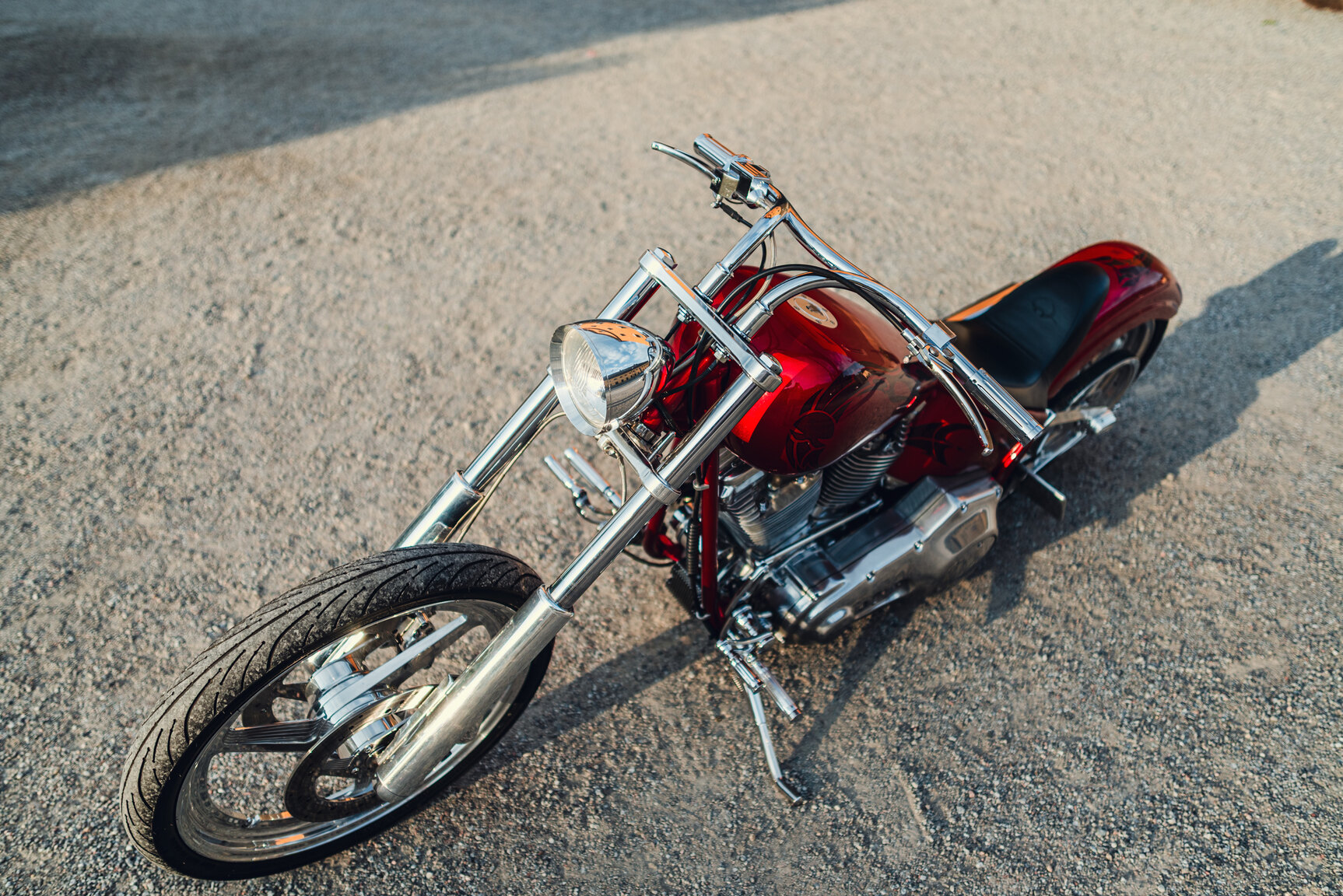 Aussenfoto 2001 Unique Custom Cycles Red Inferno