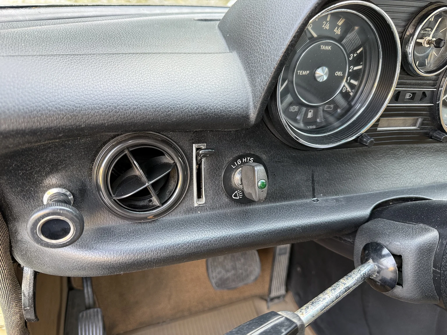 Innenraumfoto von 1974 Mercedes-Benz 230 Automatic (8)