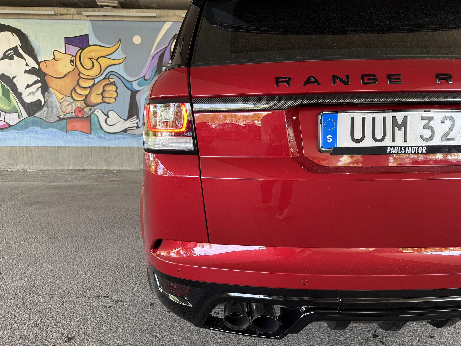 Exteriörbild på 2017 Range Rover Sport SVR (29)
