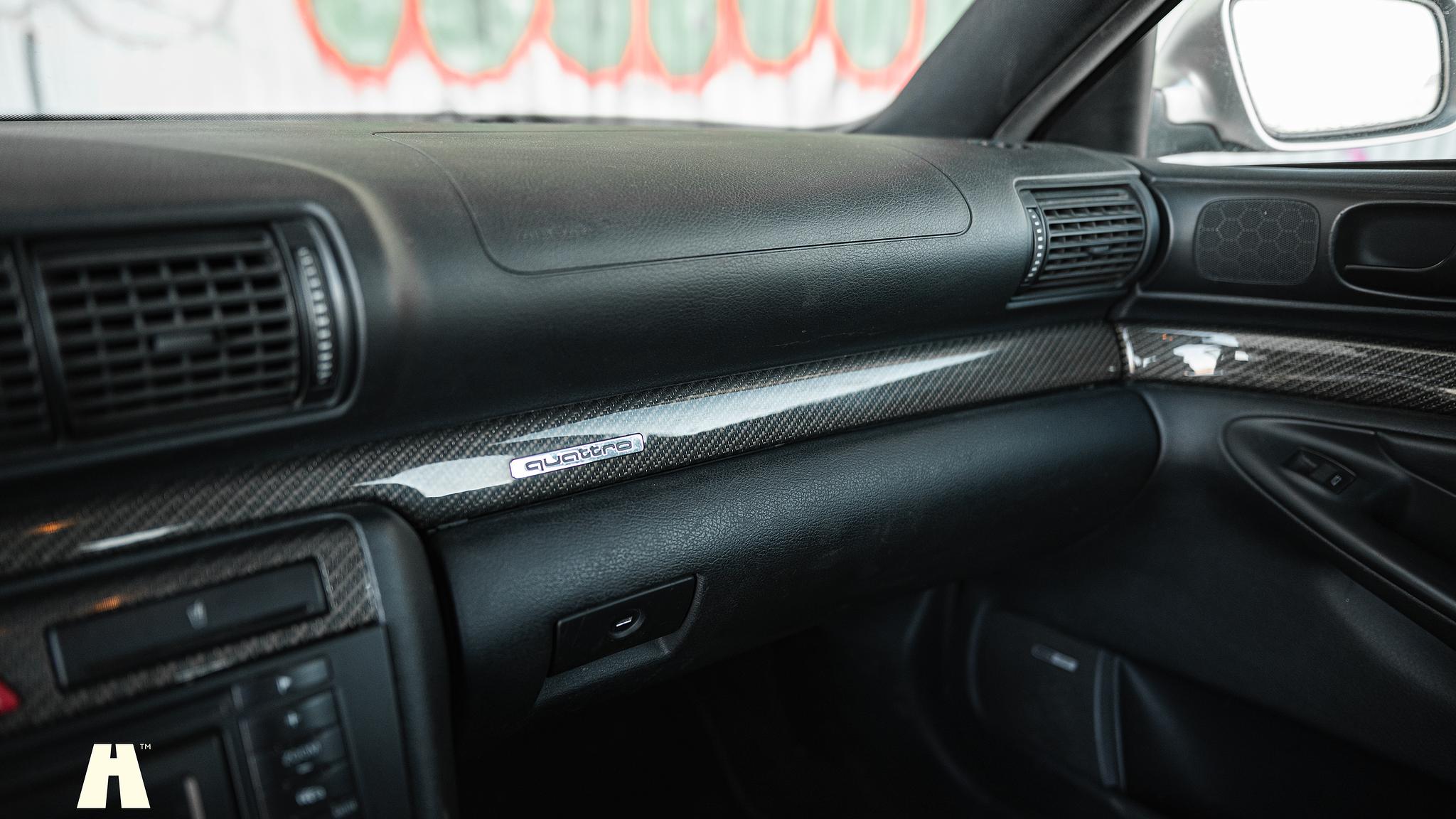 Innenraumfoto von 2001 Audi RS4 B5 (44)