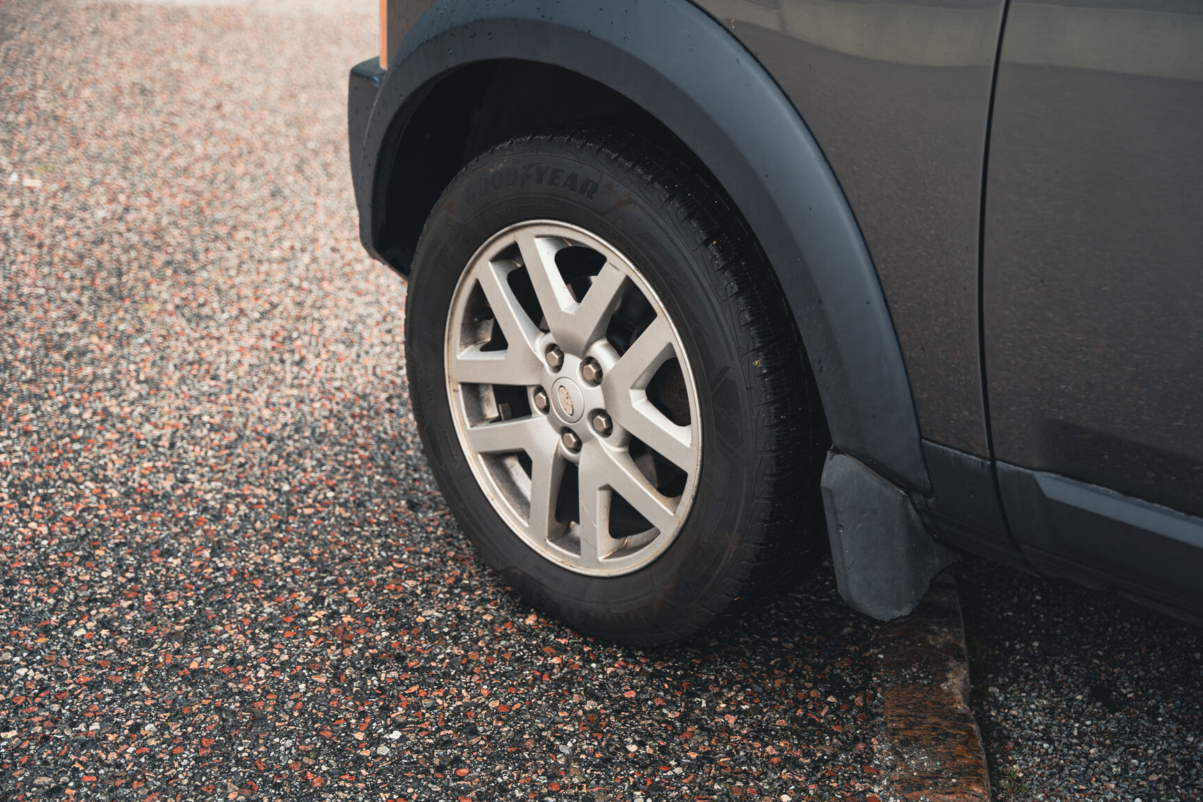 Exterior image of 2008 Land Rover Discovery TDV6 SE