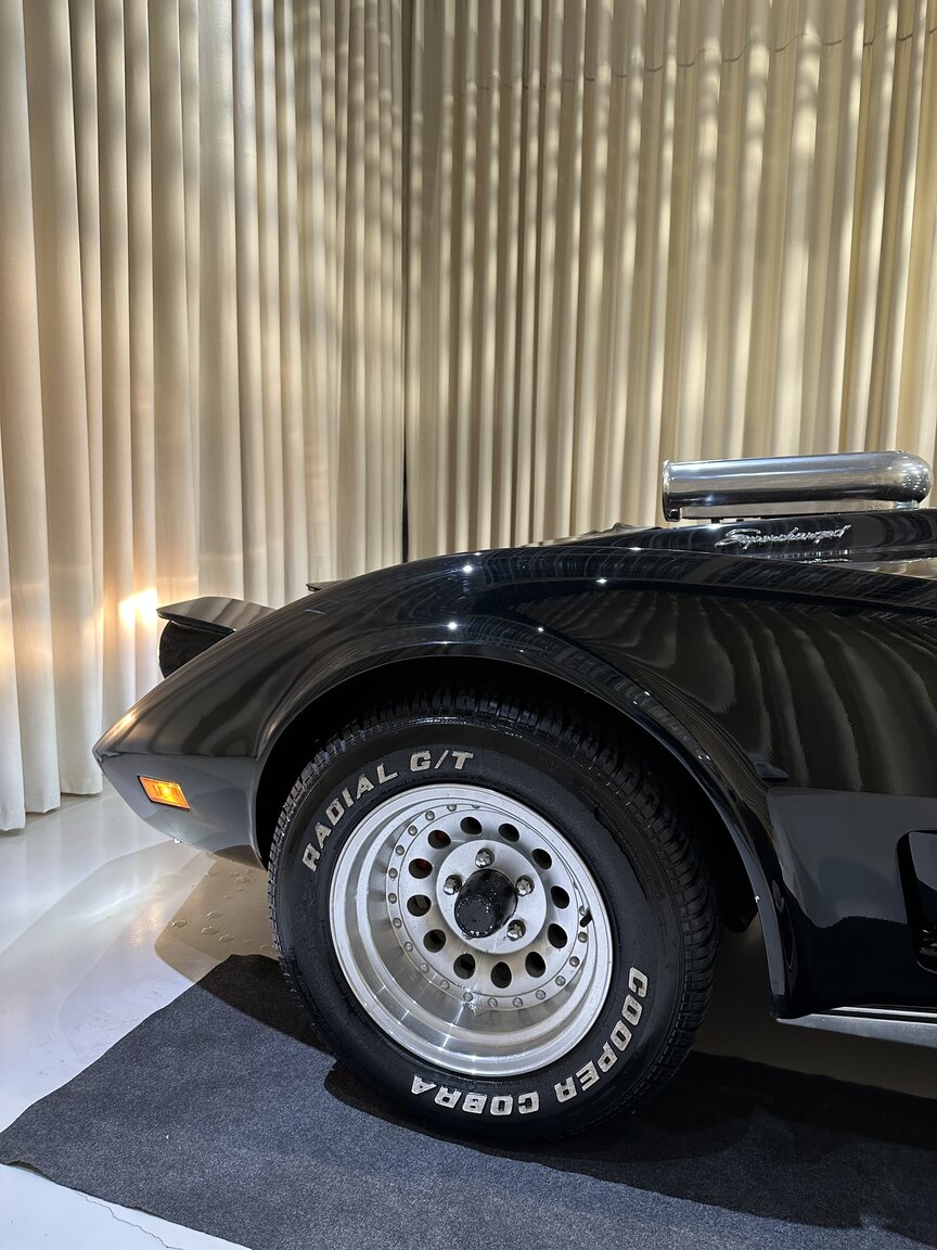Exterior image of 1975 Chevrolet Corvette Stingray 