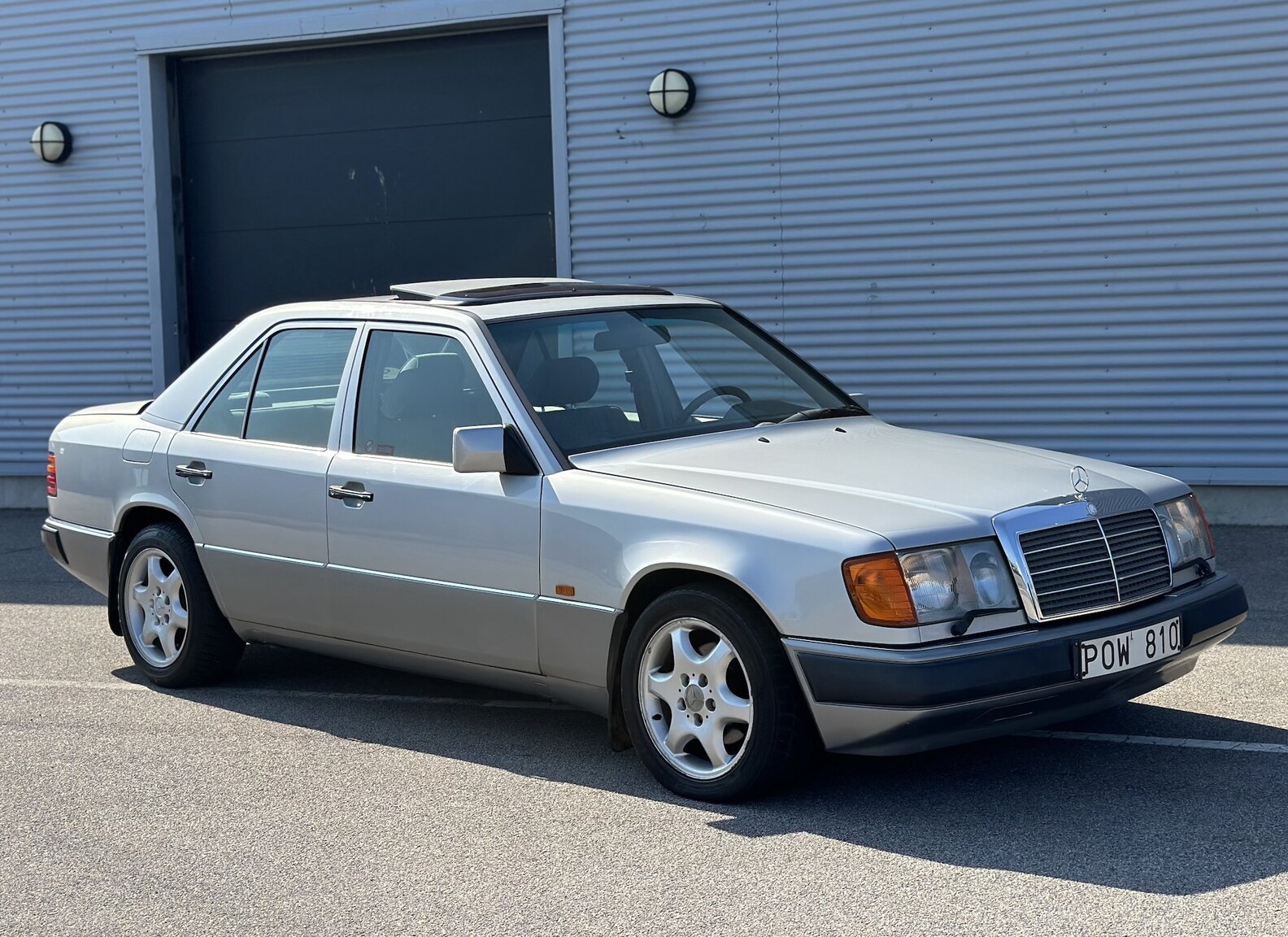 Exterior image of 1992 Mercedes-Benz 250D