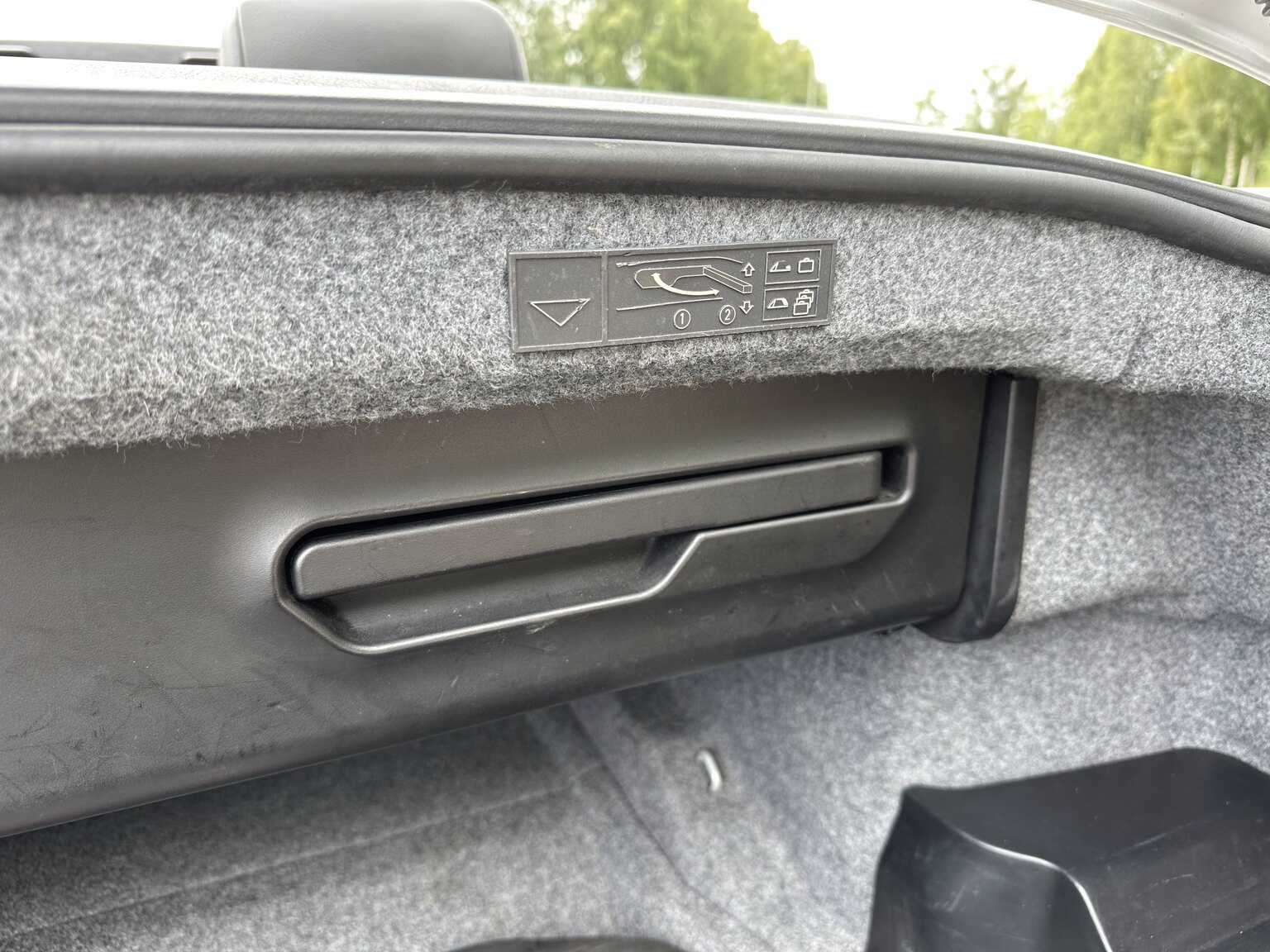 Innenraumfoto von 2005 BMW 330Ci