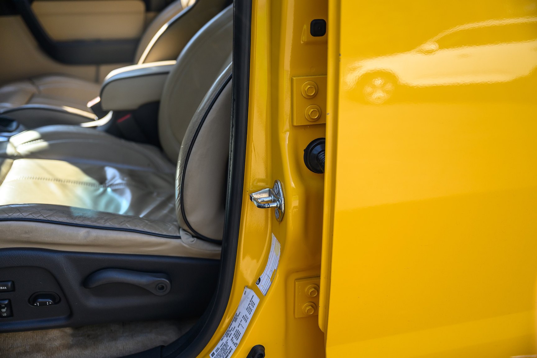 Interior image of 2006 Hummer H3