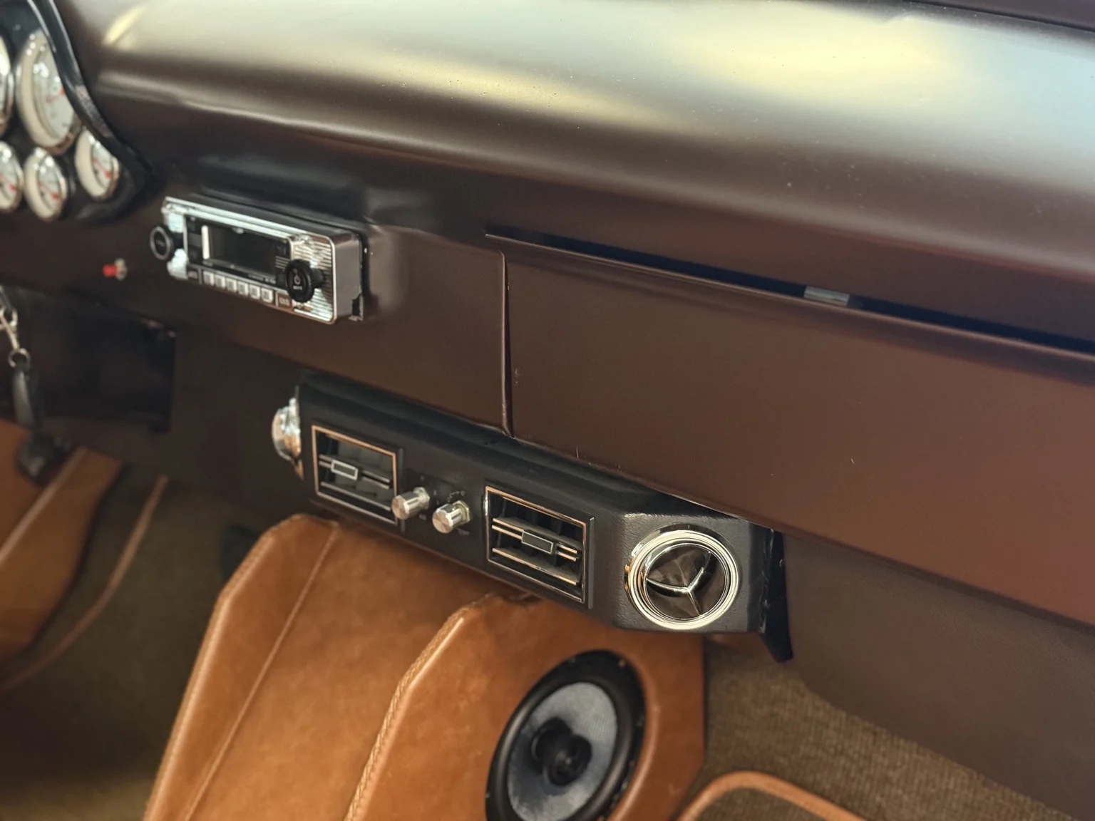 Innenraumfoto von 1956 Ford F-100 Restomod (39)