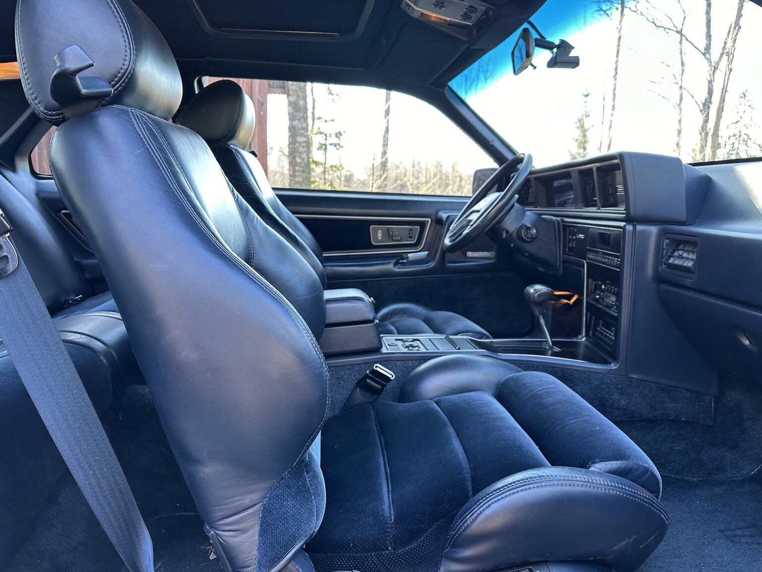 Innenraumfoto von 1987 Lincoln Mark VII LSC