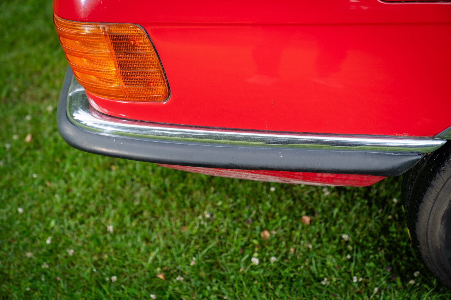 Exterior image of 1975 Mercedes-Benz 350 SLC (33)