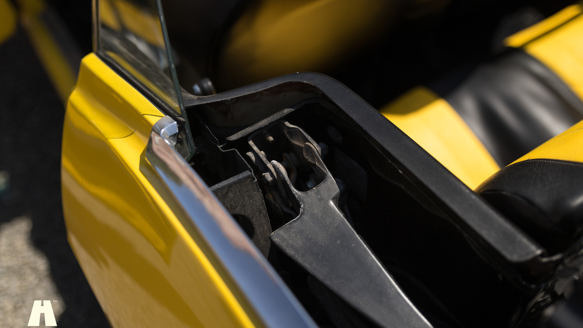 Interior image of 1971 Ford Mustang 429 Cabriolet (2)