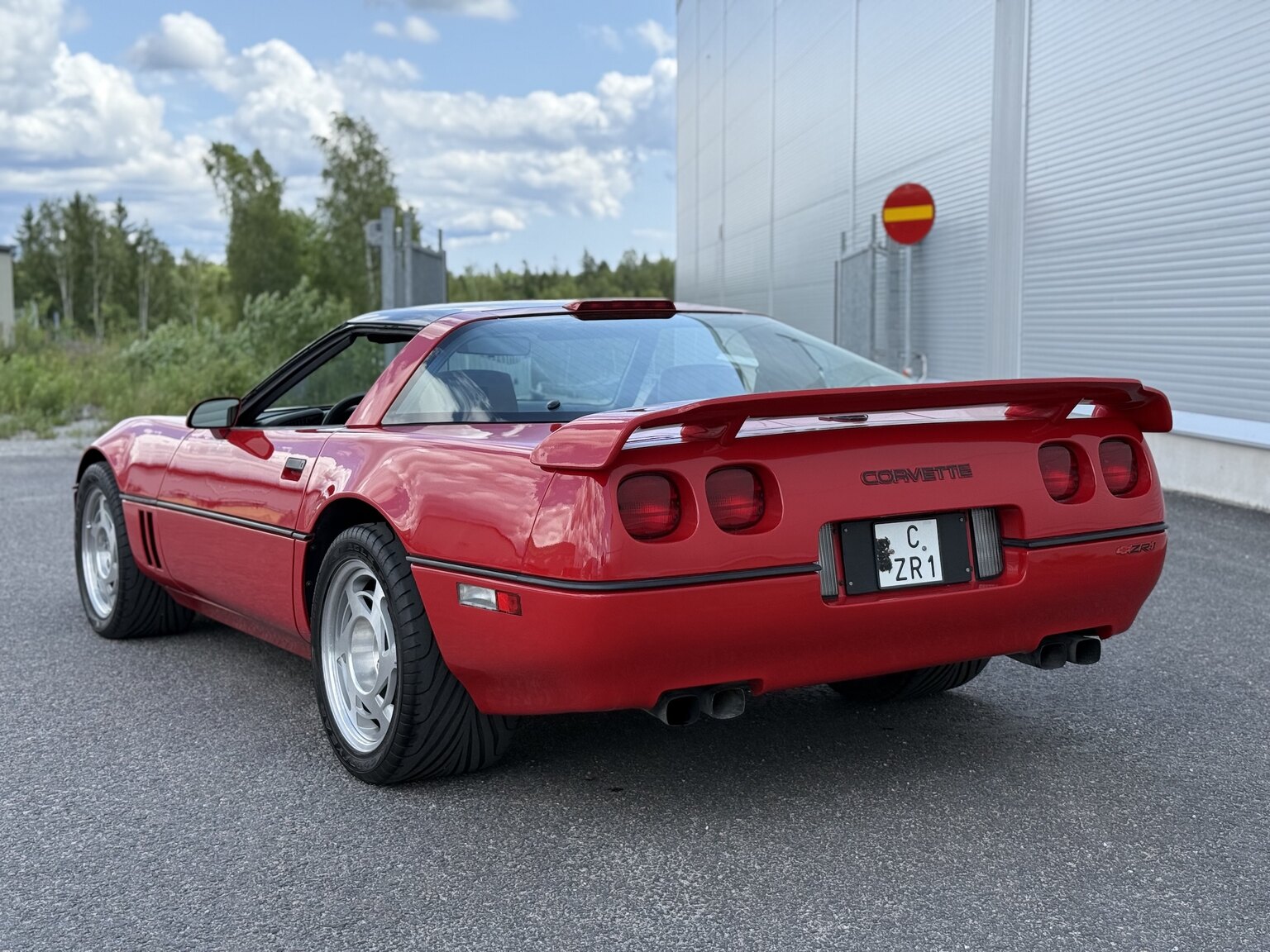 Exterior image of 1990 Chevrolet Corvette ZR-1 Targa