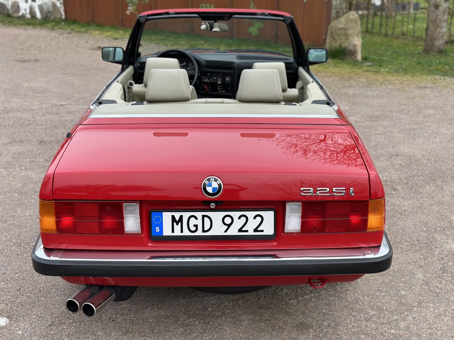 Exterior image of 1987 BMW 325i Convertible (19)