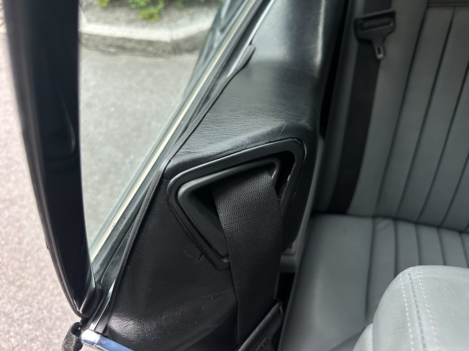 Interior image of 1989 Mercedes-Benz 300 CE Koenig Specials