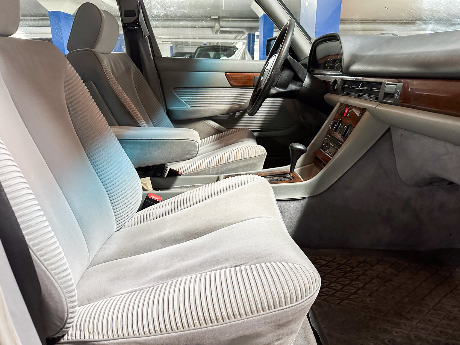 Innenraumfoto von 1985 Mercedes-Benz 500 SEL