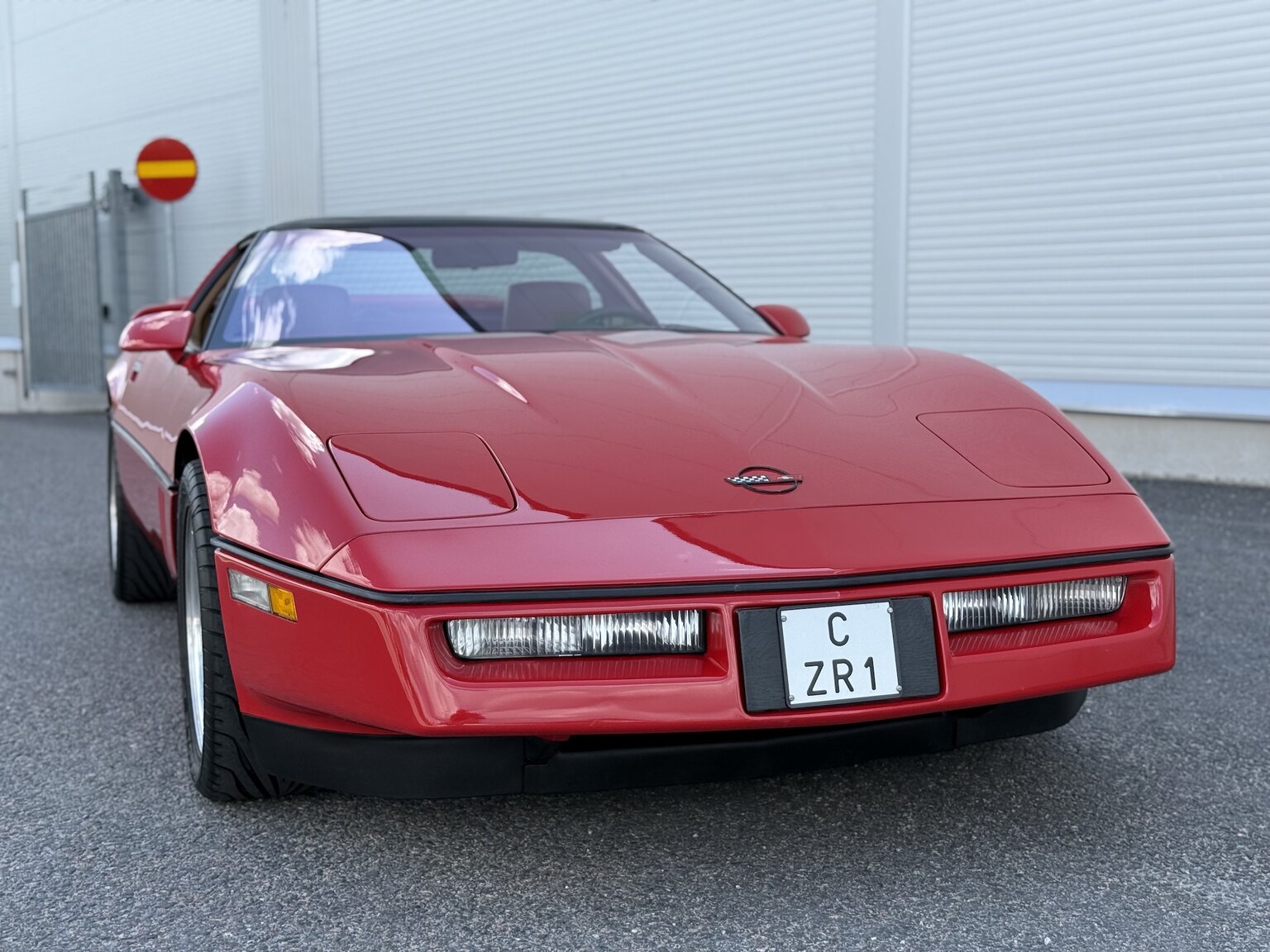 Exterior image of 1990 Chevrolet Corvette ZR-1 Targa