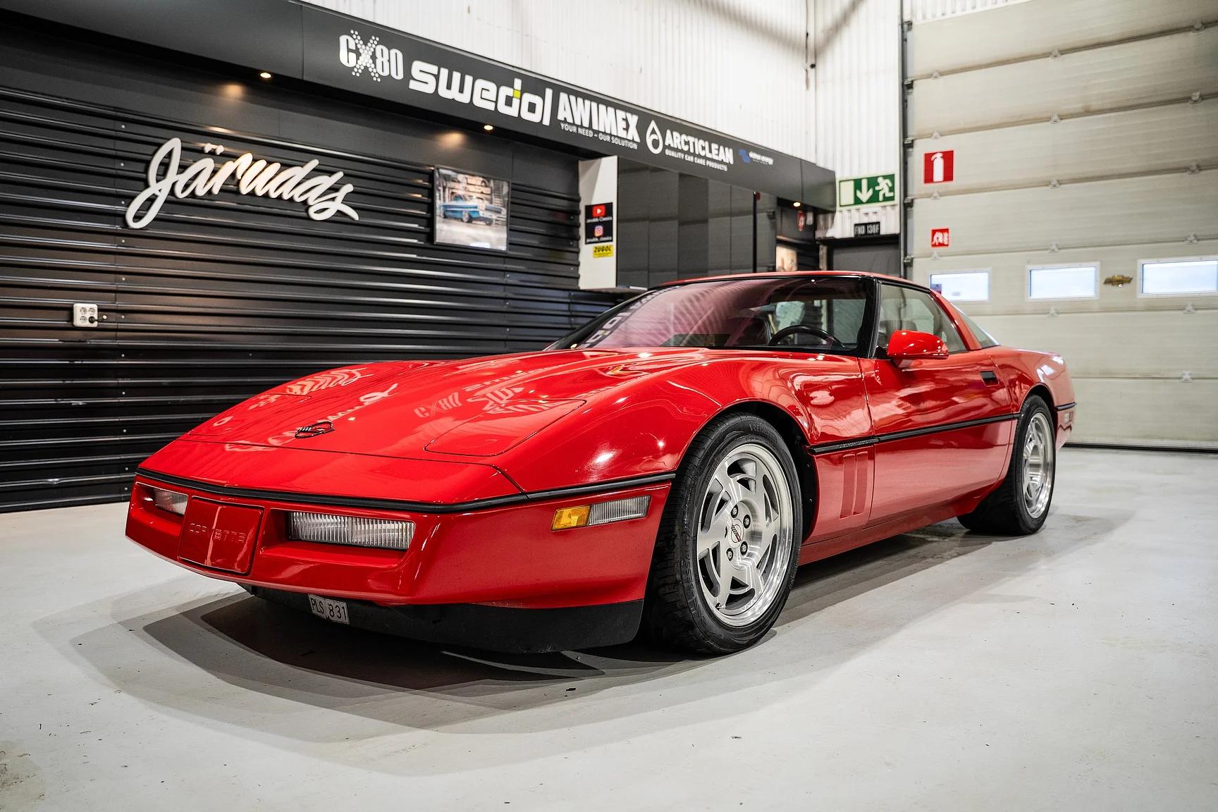 Exterior image of 1990 Chevrolet Corvette ZR-1 (21)