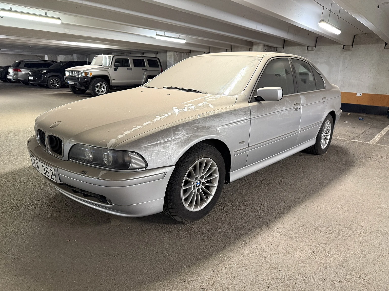 Exterior image of 2002 BMW 520i (4)