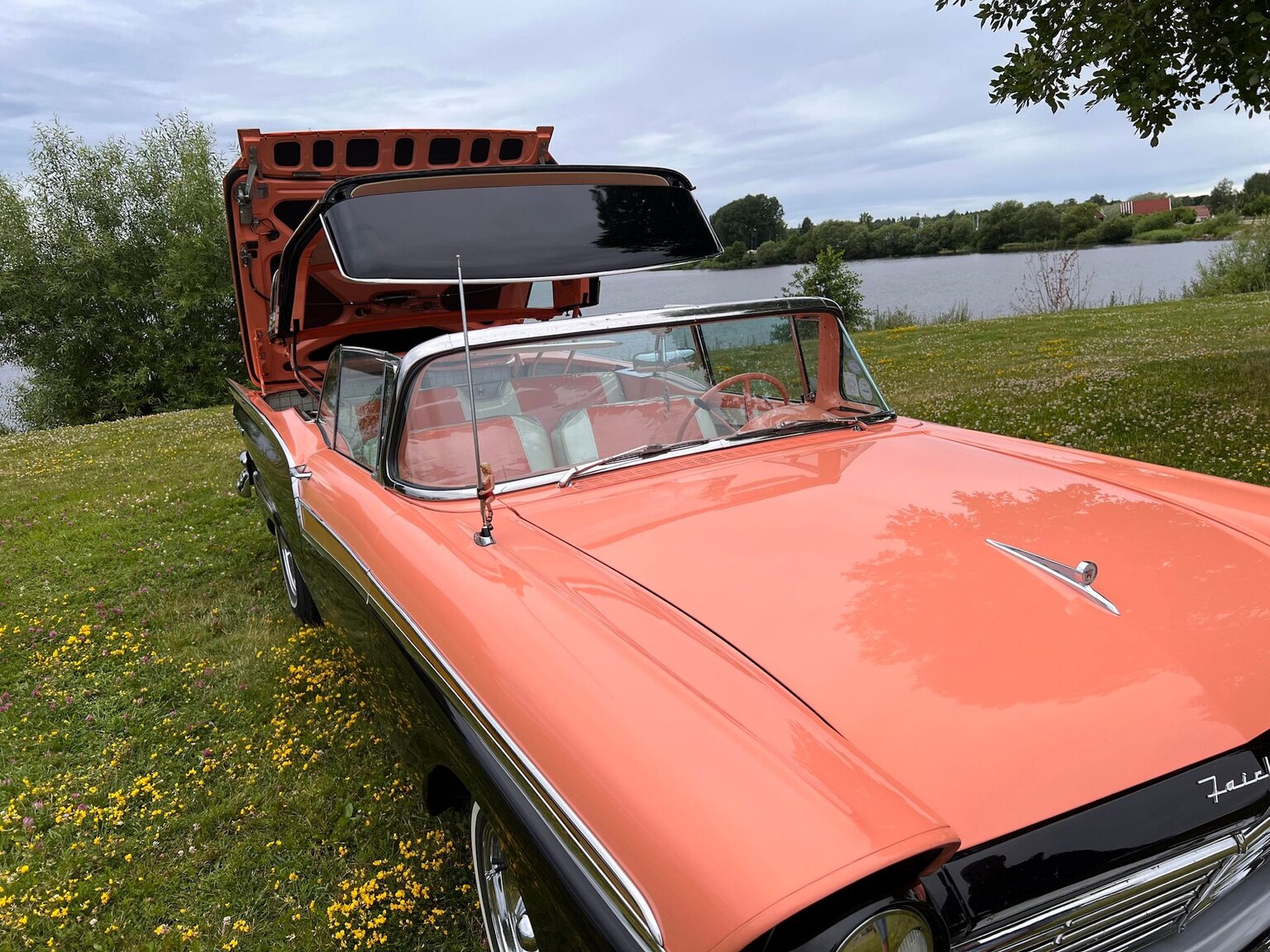 Aussenfoto 1957 Ford Fairlane 500 Skyliner Retract