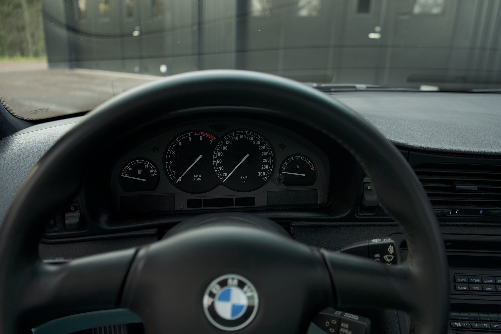 Interiörbild 1992 BMW 850i 6-speed manual - NO RESERVE