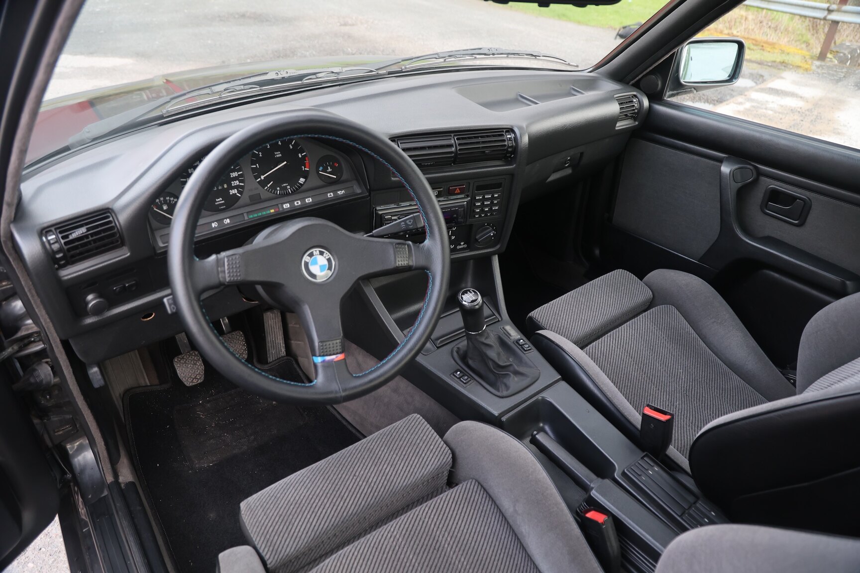 Interiörbild 1989 BMW 325i