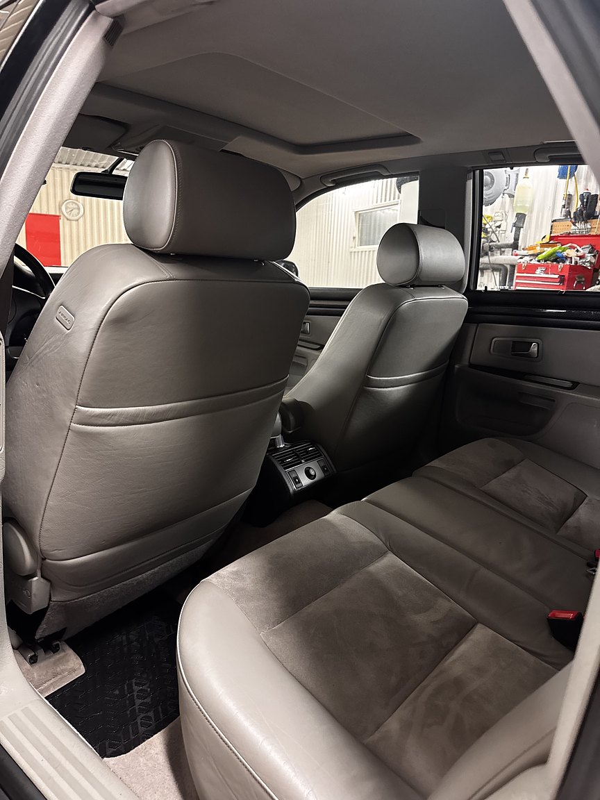 Interiörbild 1999 Audi S8 4.2 Quattro