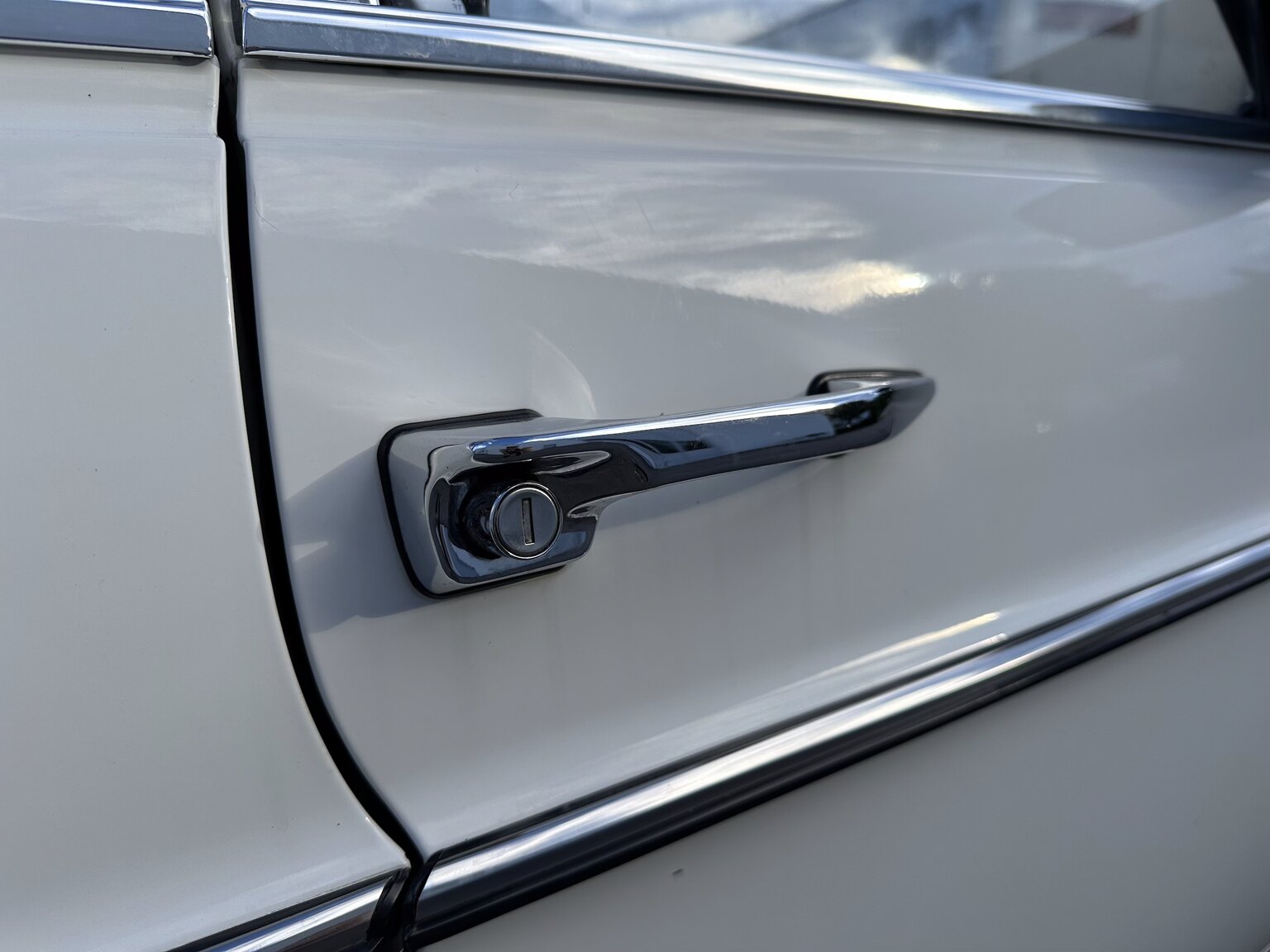 Aussenfoto 1975 Mercedes Benz 200