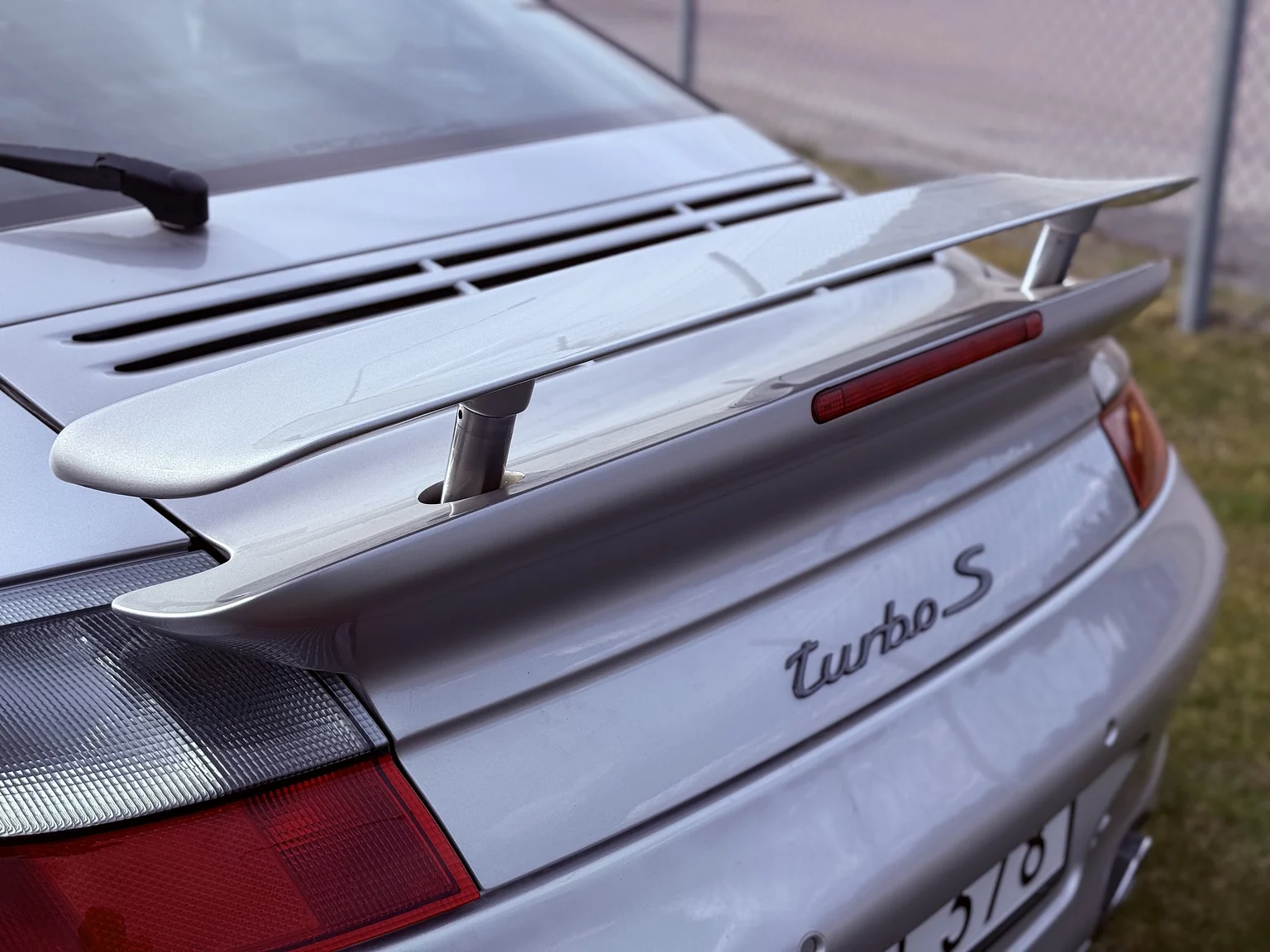 Exteriörbild på 2005 Porsche 996 Turbo S (25)