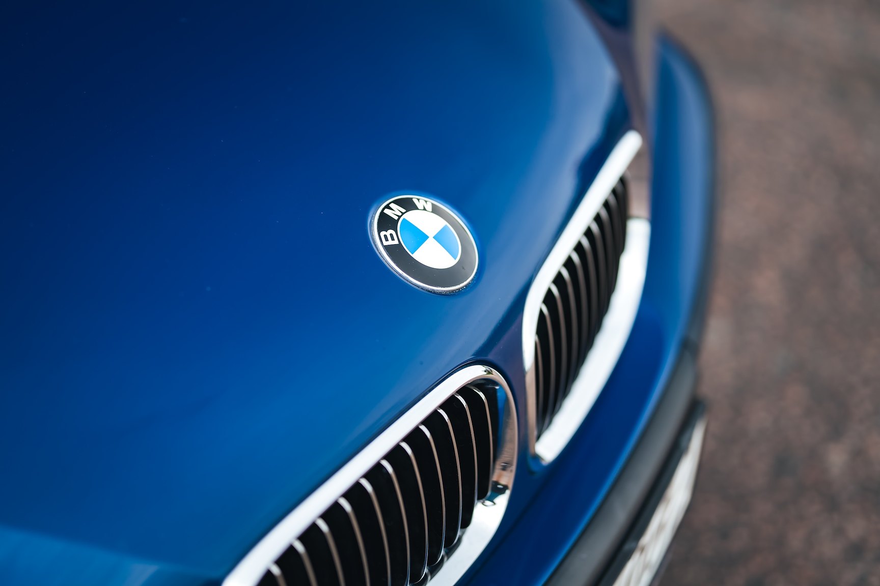 Exterior image of 2003 BMW 330i