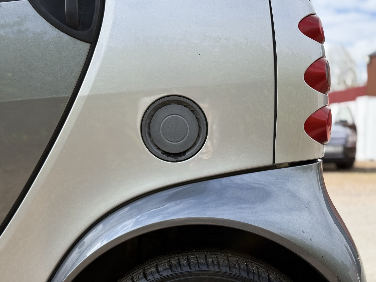 Exterior image of 2005 Smart Fortwo 0.7