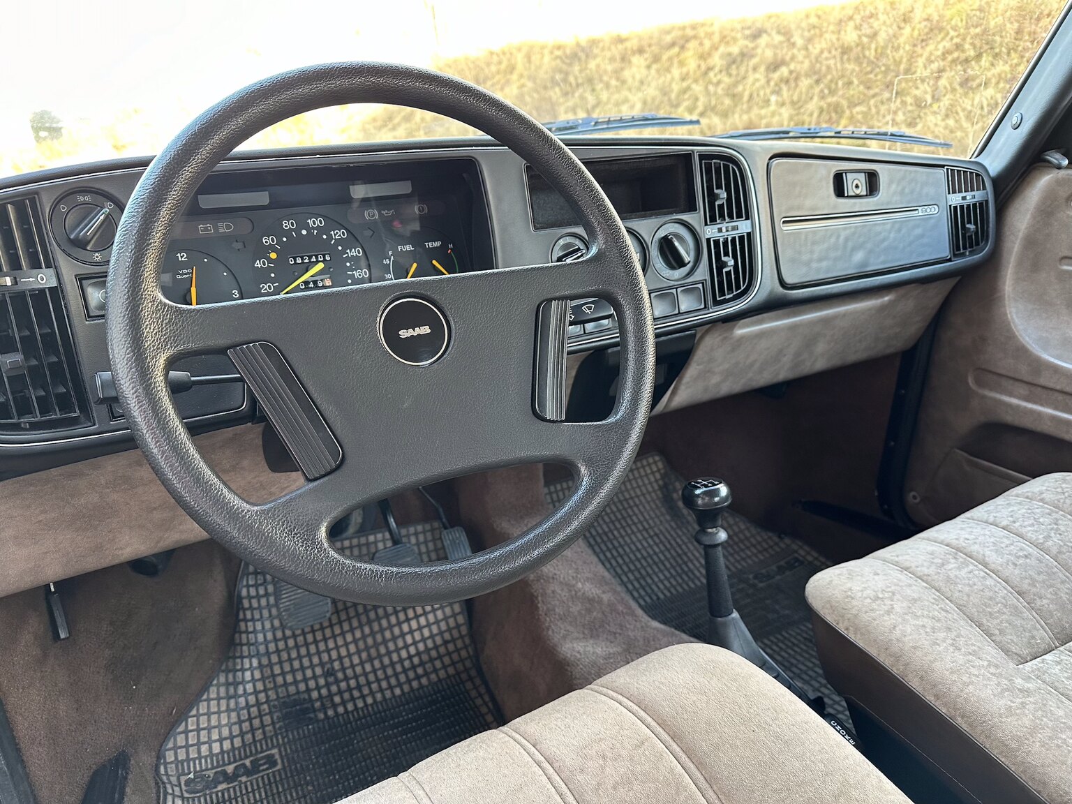Interior image of 1984 Saab 900 GL