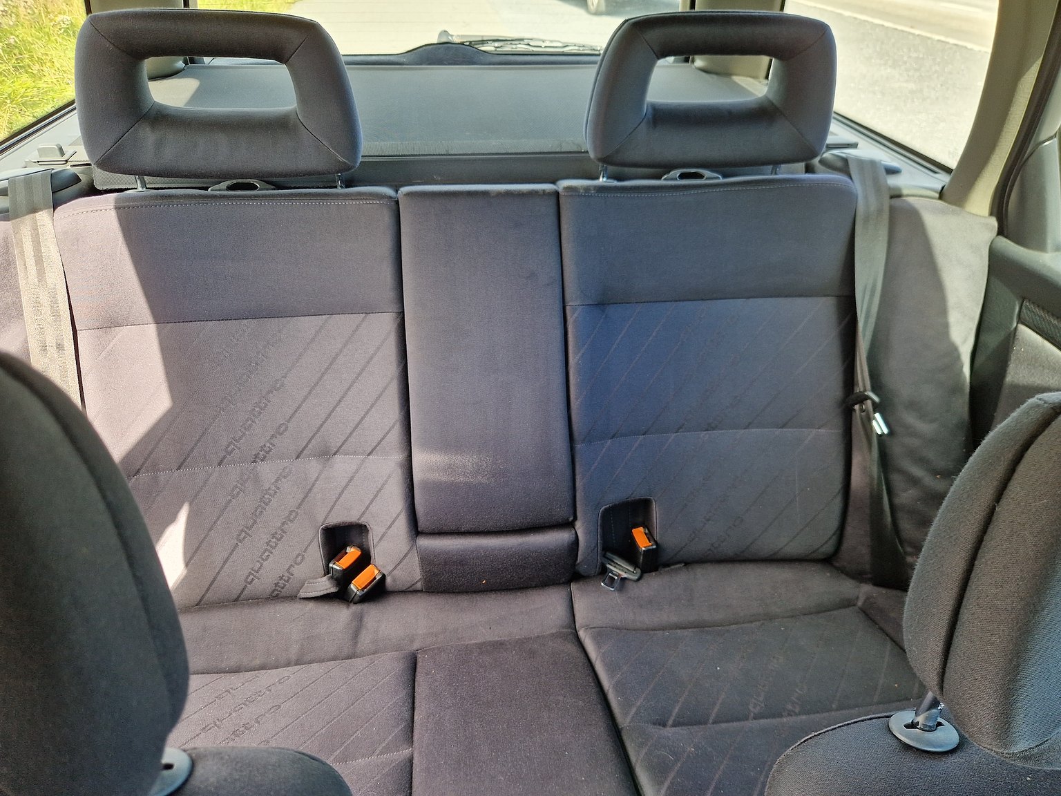 Innenraumfoto von 1993 Audi S2 Avant 2.2 quattro