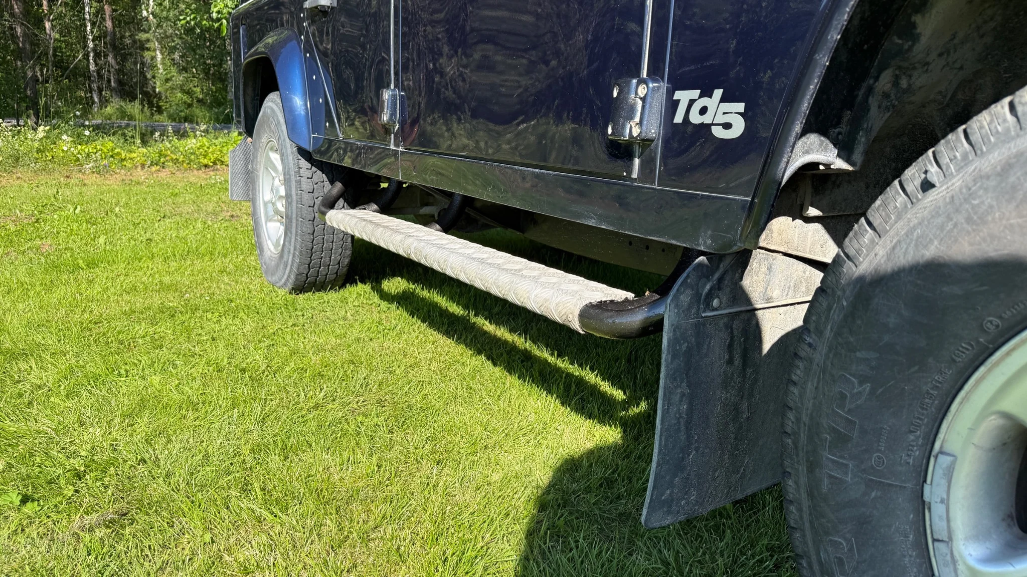 Exteriörbild på 2002 Land Rover Defender 110 Kombi Td5 (32)