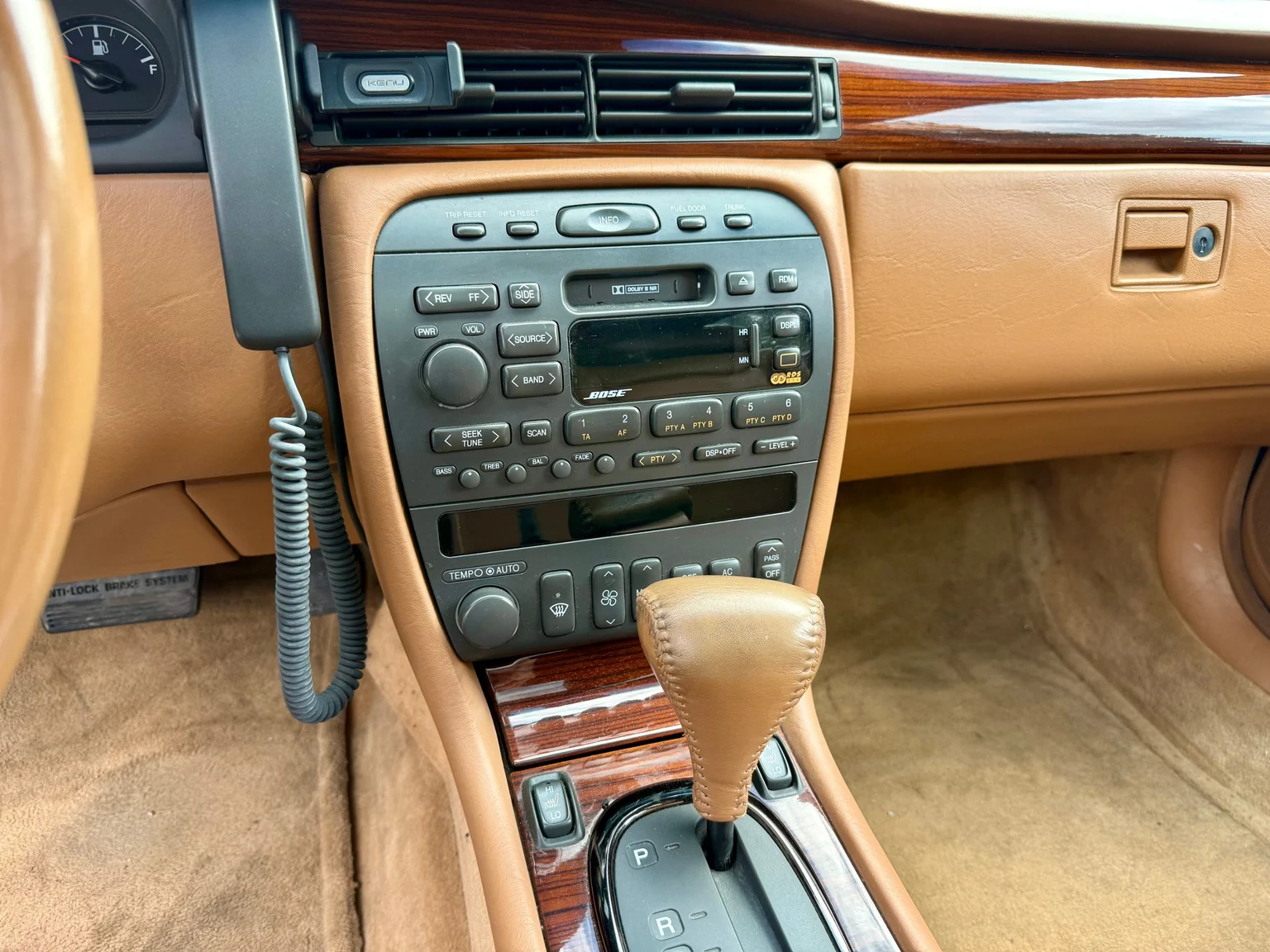 Innenraumfoto von 1997 Cadillac STS Seville 4.6 V8 (18)