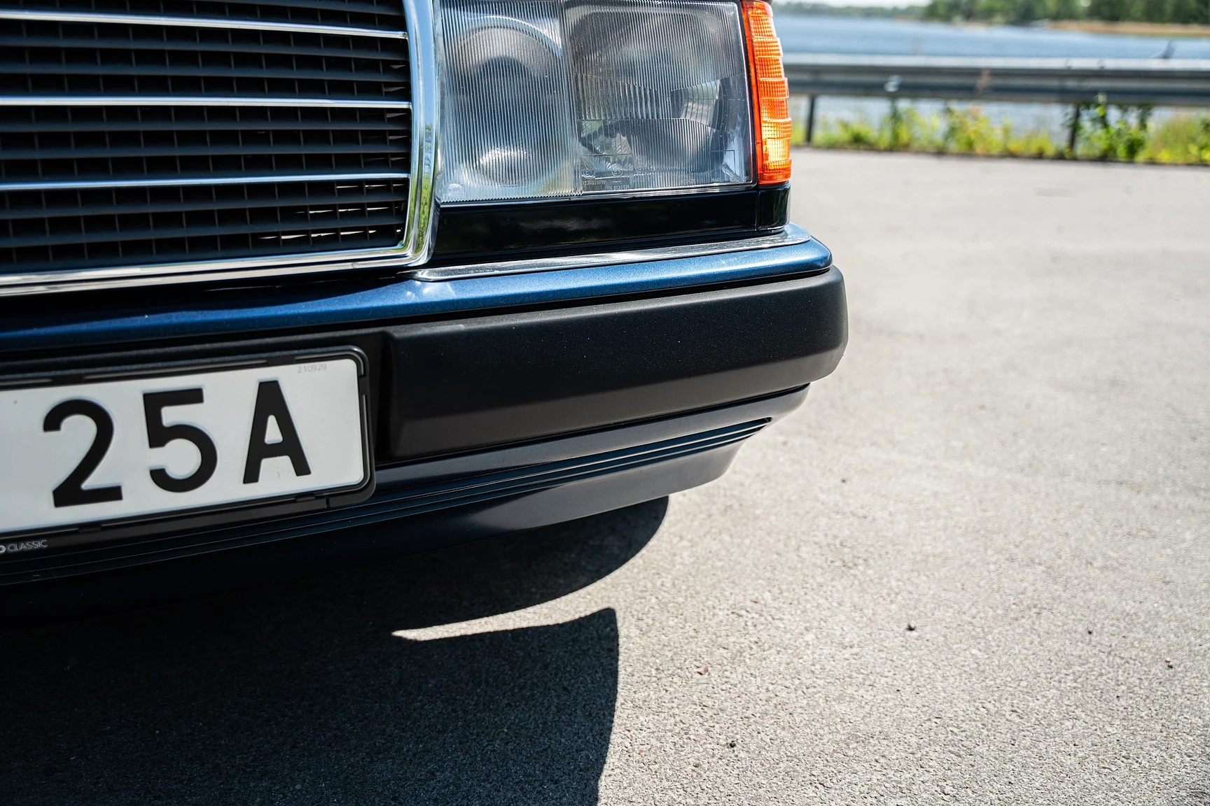 Exterior image of 1993 Mercedes-Benz 300 CE-24 Cabriolet (30)