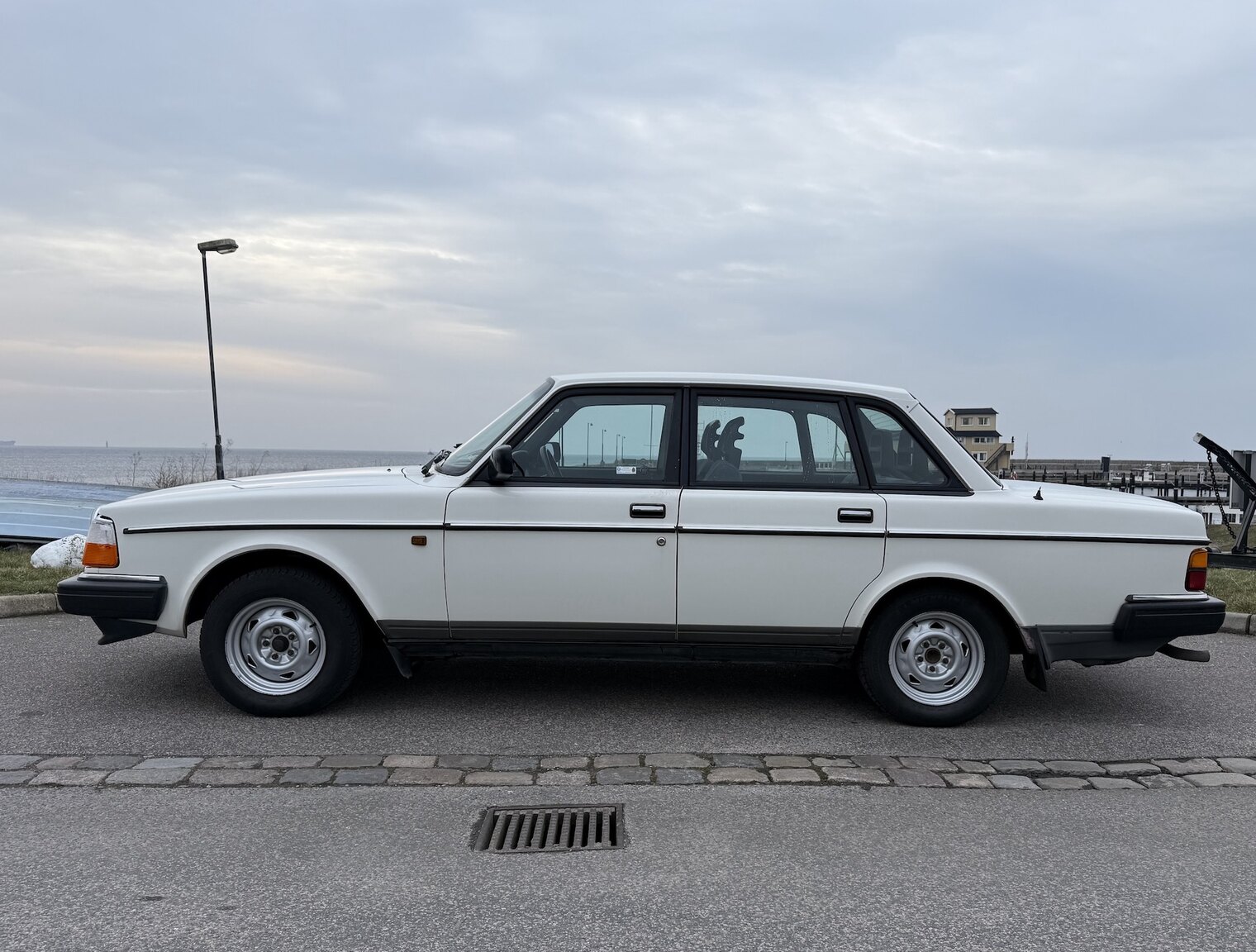 Exteriörbild på 1991 Volvo 240 GL Automat (4)