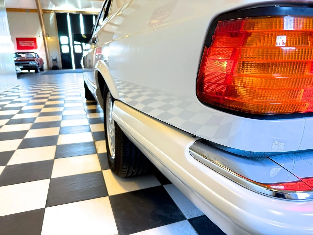 Bild von 1991 Mercedes-Benz S560 (30)