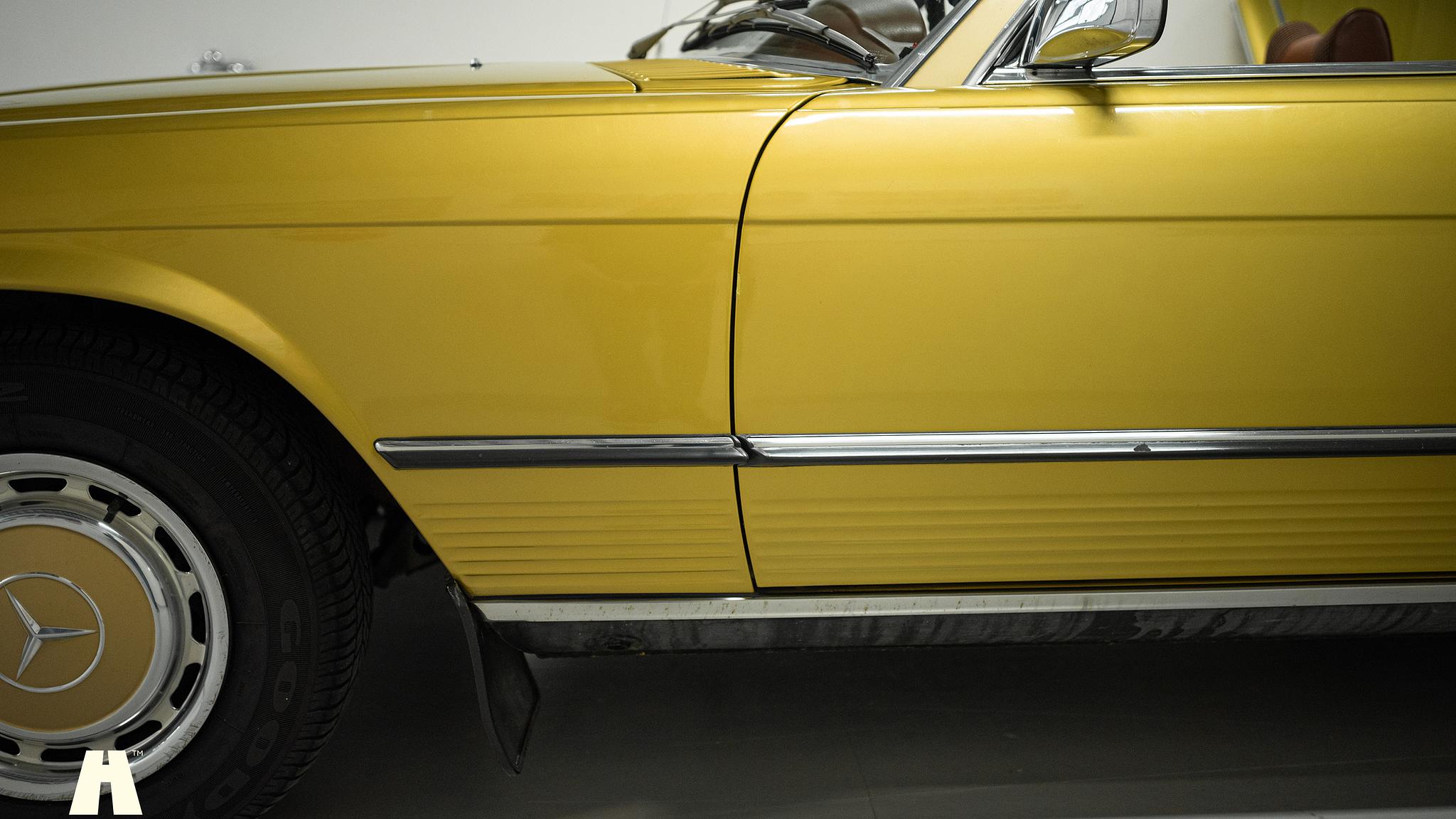 Exteriörbild på 1975 Mercedes SL 350