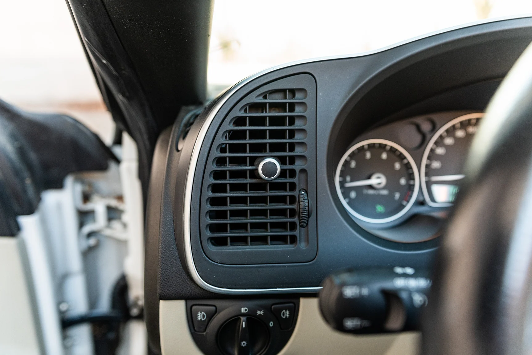 Interior image of 2008 SAAB 9-3 Vector 2.0T Cabriolet (32)