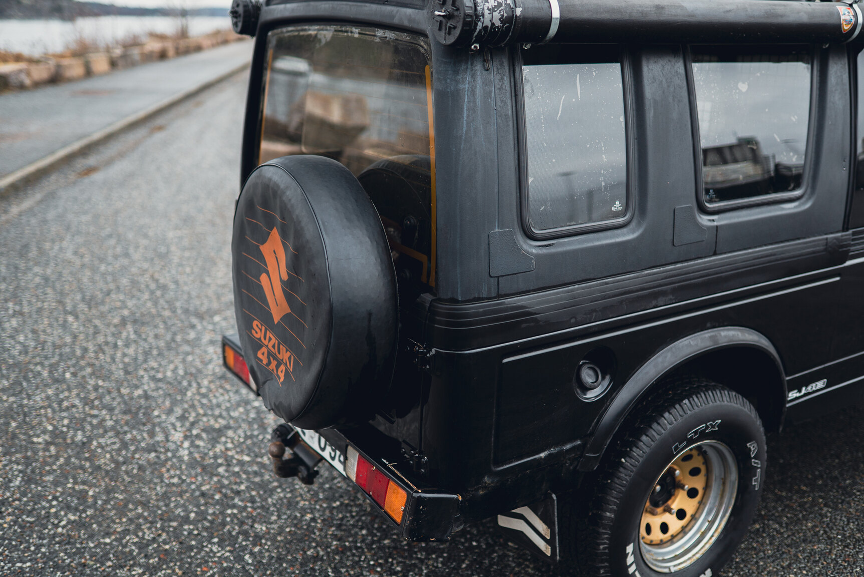 Exterior image of 1987 SUZUKI SJ 413 W Samurai 