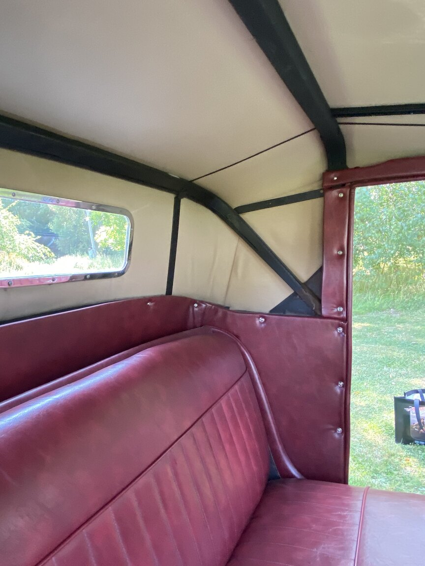 Interior image of 1932 Ford 32 deuce sport coupé (Hot Rod)