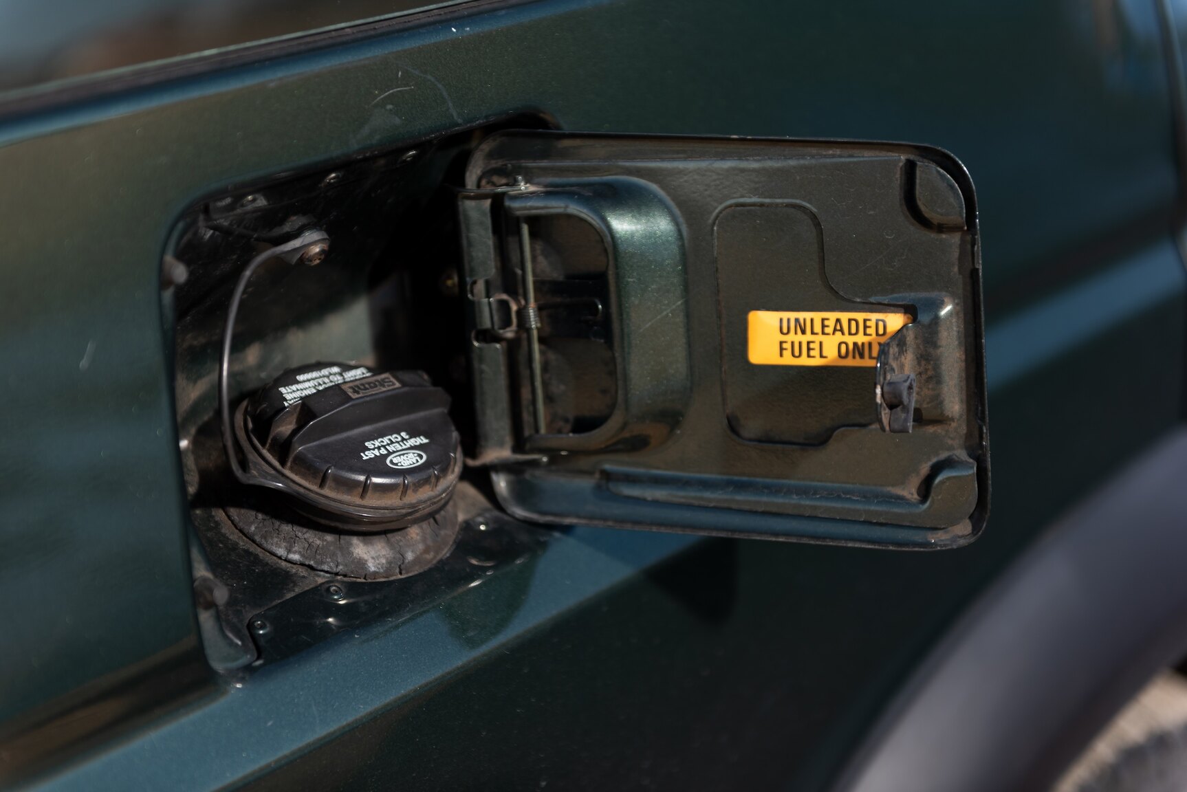 Exterior image of 1999 Land Rover Discovery 4.0 V8