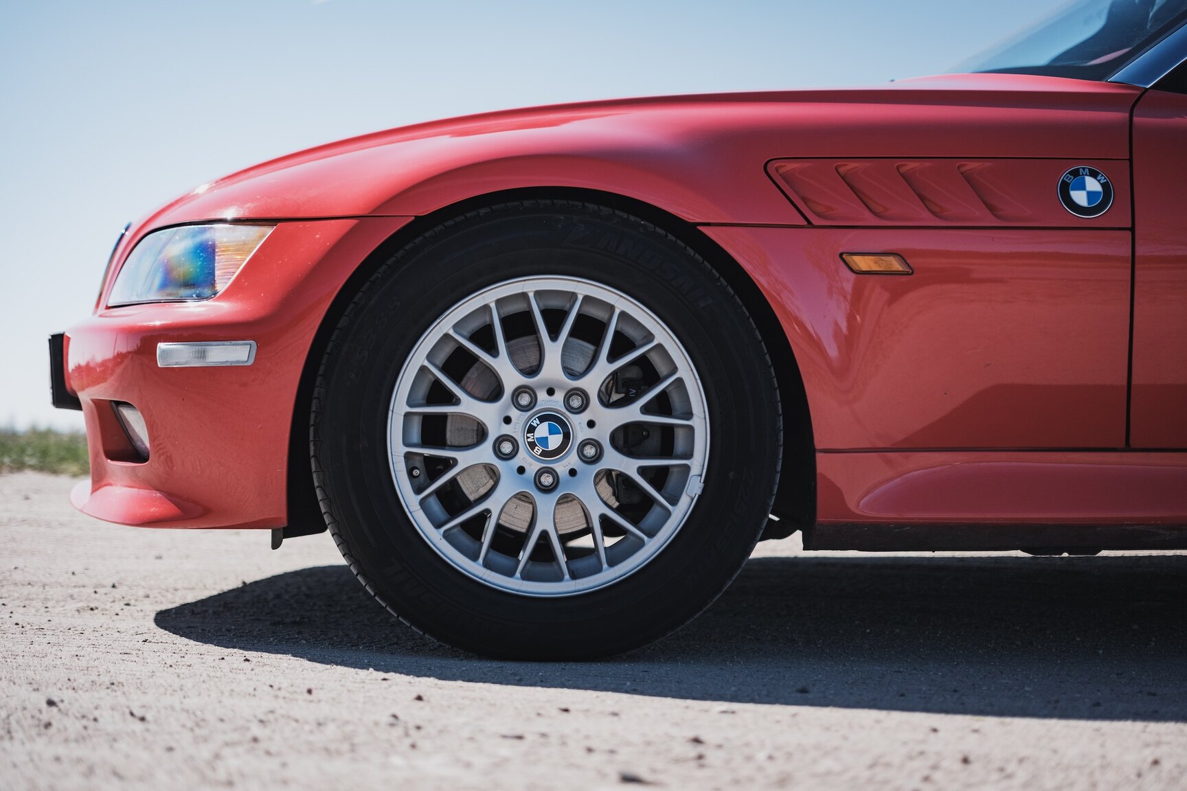 Exterior image of 1999 BMW Z3 2.8i Roadster