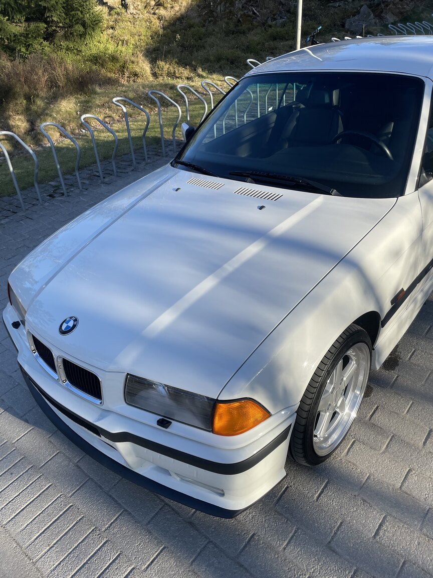 Exterior image of 1995 BMW 328 iA Convertible