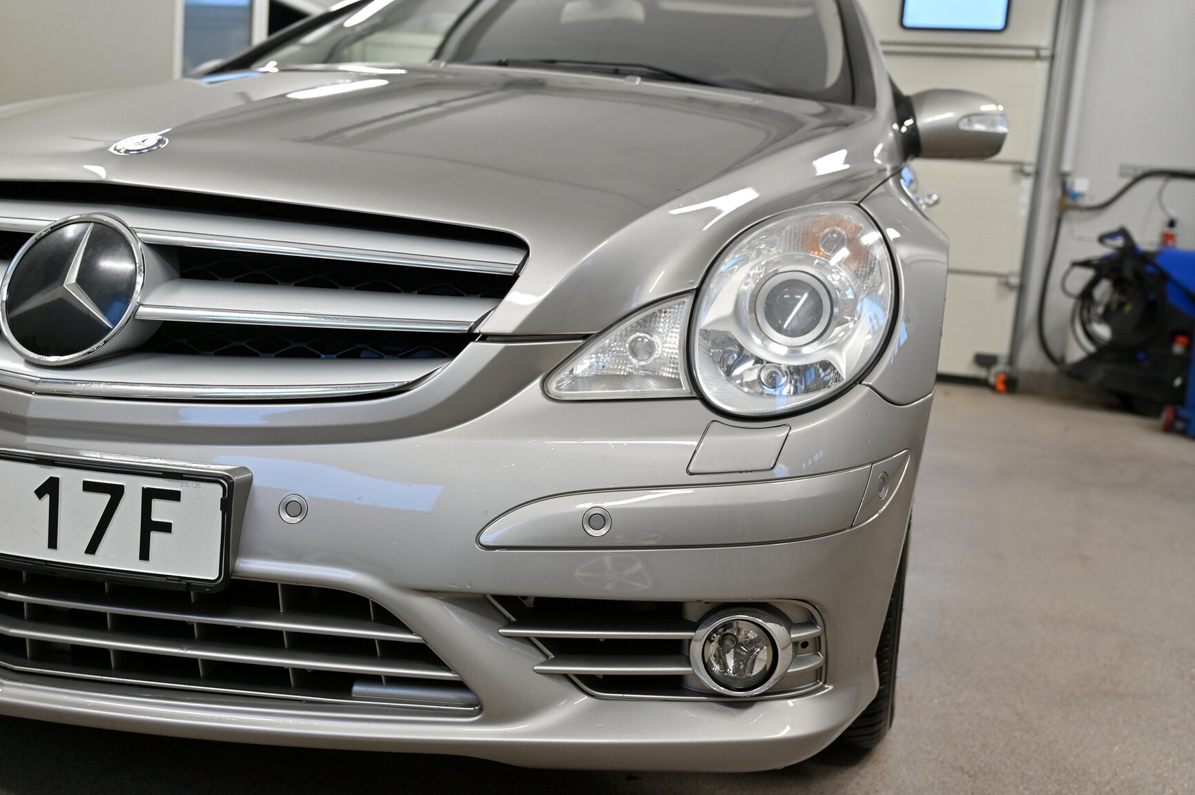 Exteriörbild på 2006 Mercedes-Benz R 63 AMG