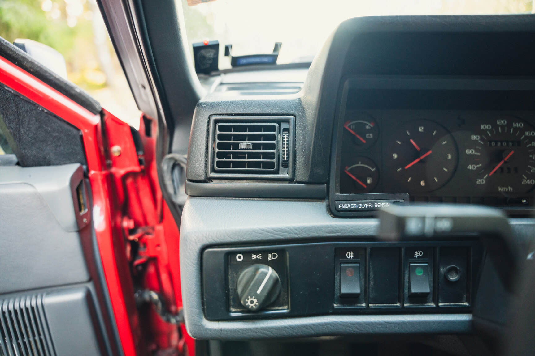 Innenraumfoto von 1990 VOLVO 740 Turbo