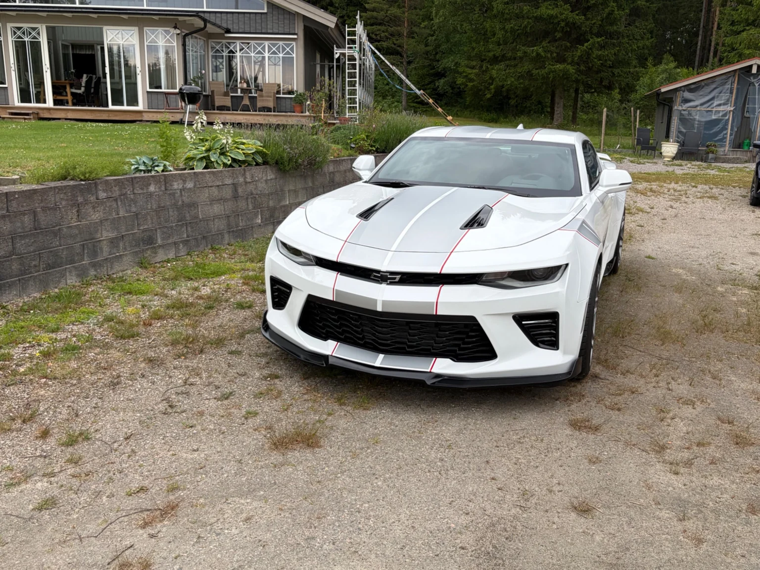 Exteriörbild på 2017 Chevrolet Camaro SS (69)